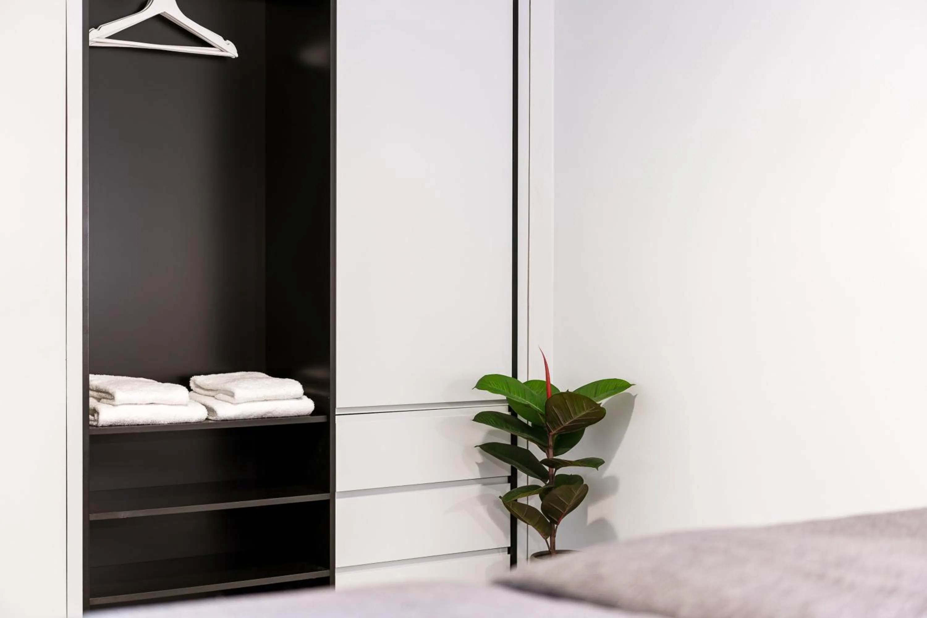 wardrobe in Forenom Hotels & Apartments Arlanda
