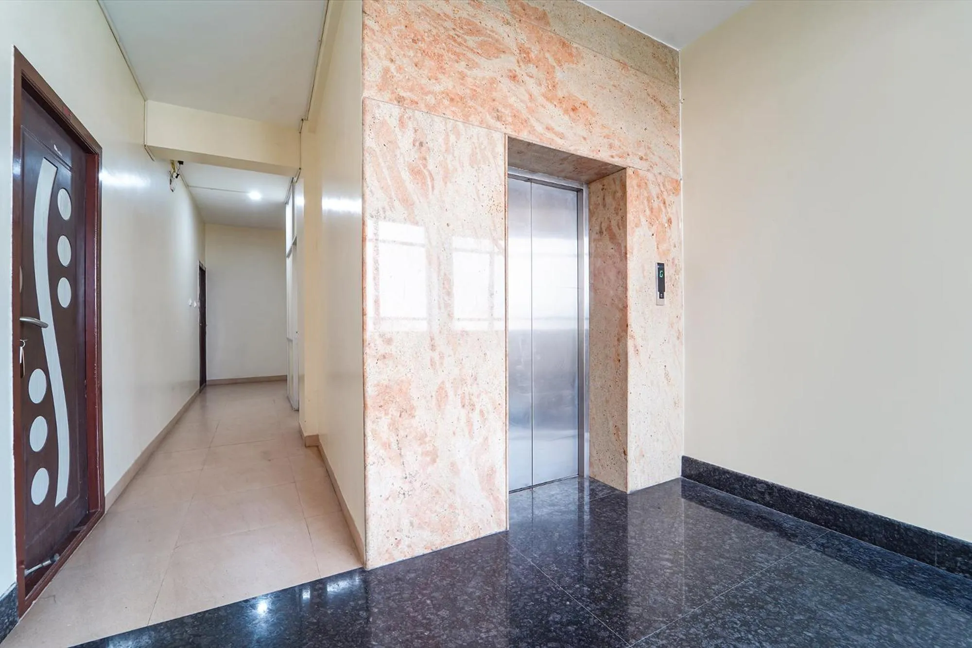 elevator in Itsy Hotels Sri Mani'S Residency, Coimbatore Airport