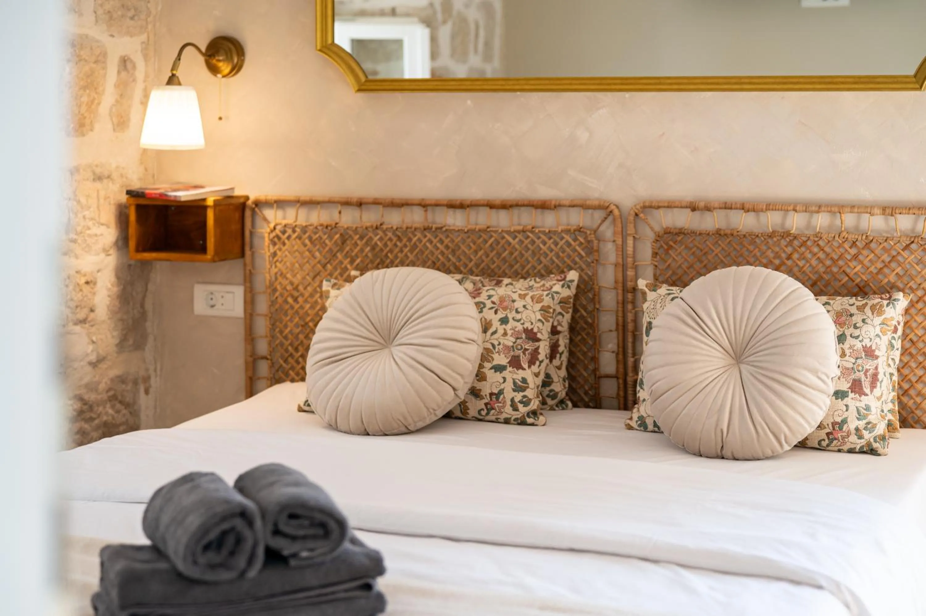 Bed in Ragusa City Walls Apartments