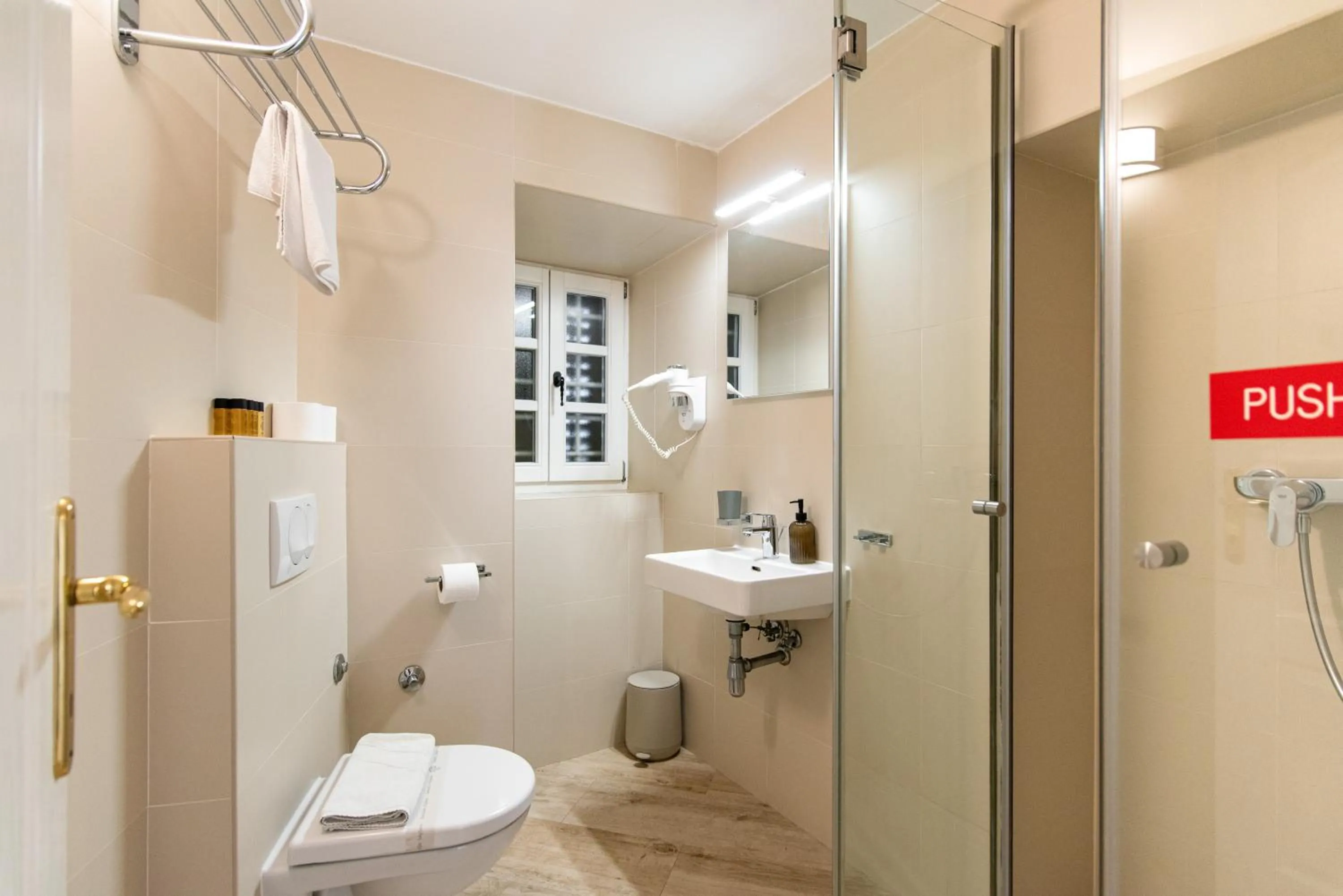 Shower in Ragusa City Walls Apartments
