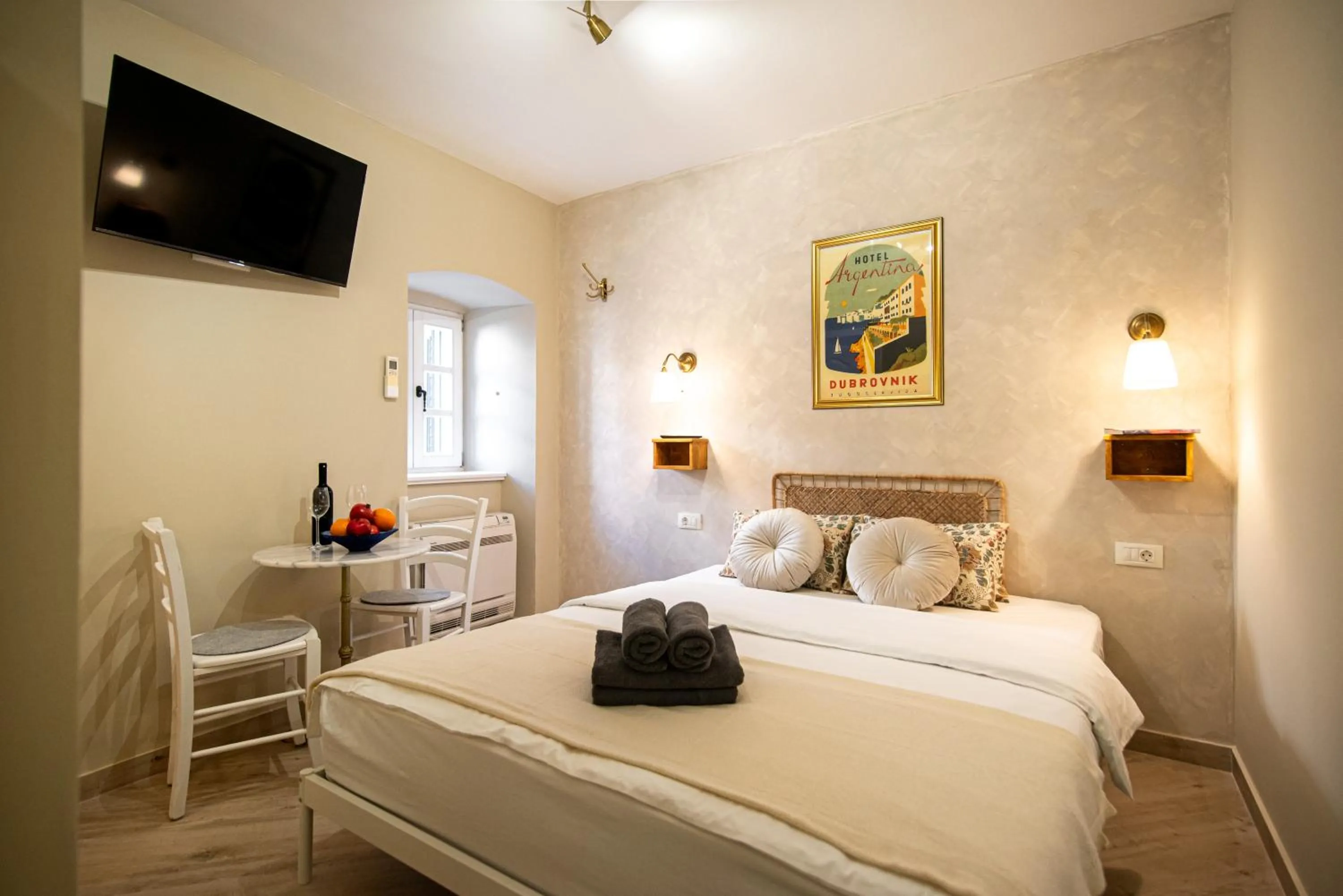Bed in Ragusa City Walls Apartments