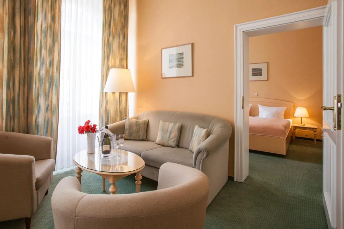 Seating area, Bed in Hotel Villa Auguste Viktoria