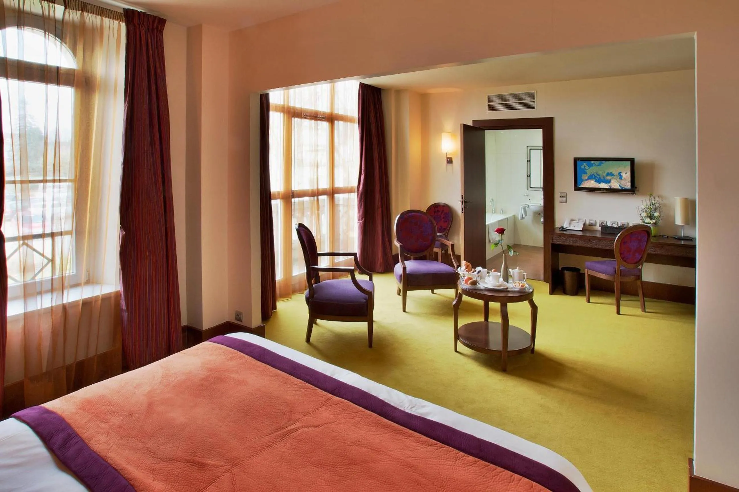 Photo of the whole room, Bed in Le Clos Rebillotte