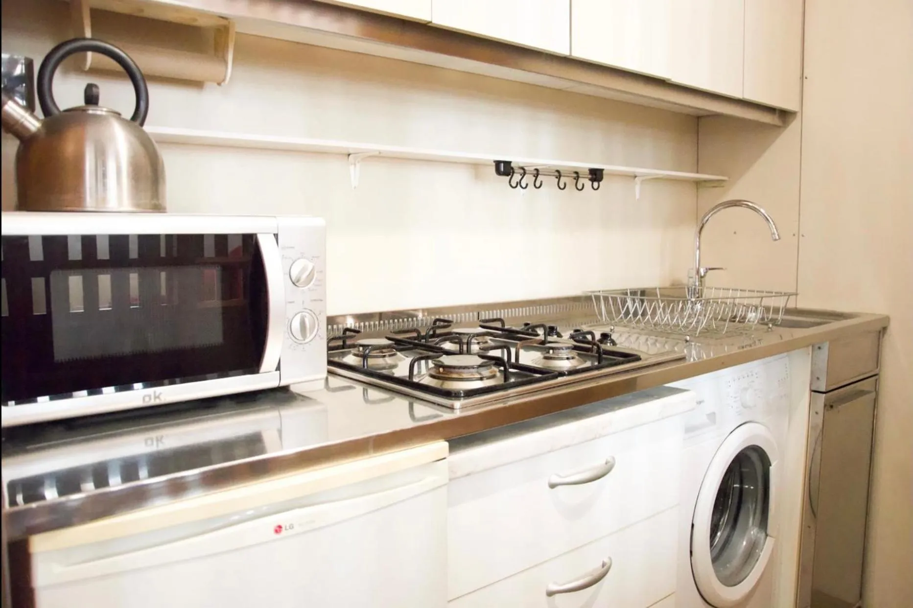 Kitchen or kitchenette in Anzolo Palace - Rooms & Apartments