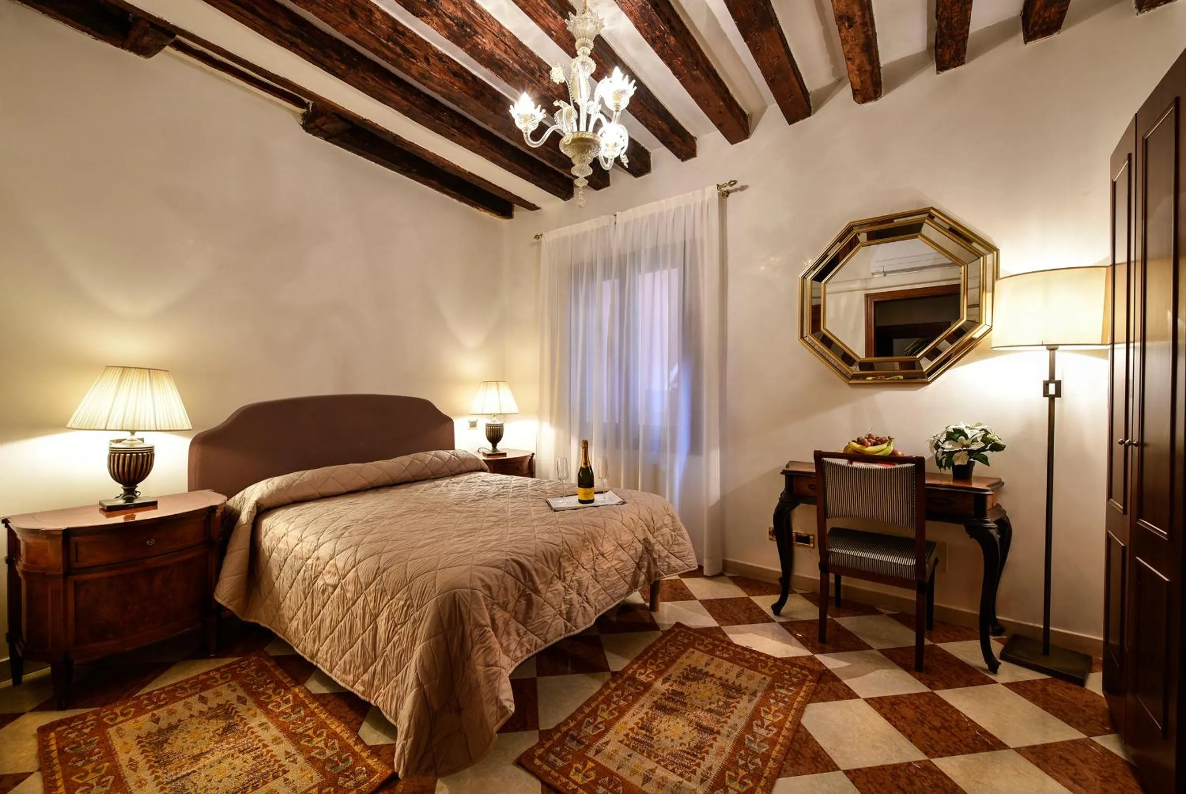 Bed in Anzolo Palace - Rooms & Apartments