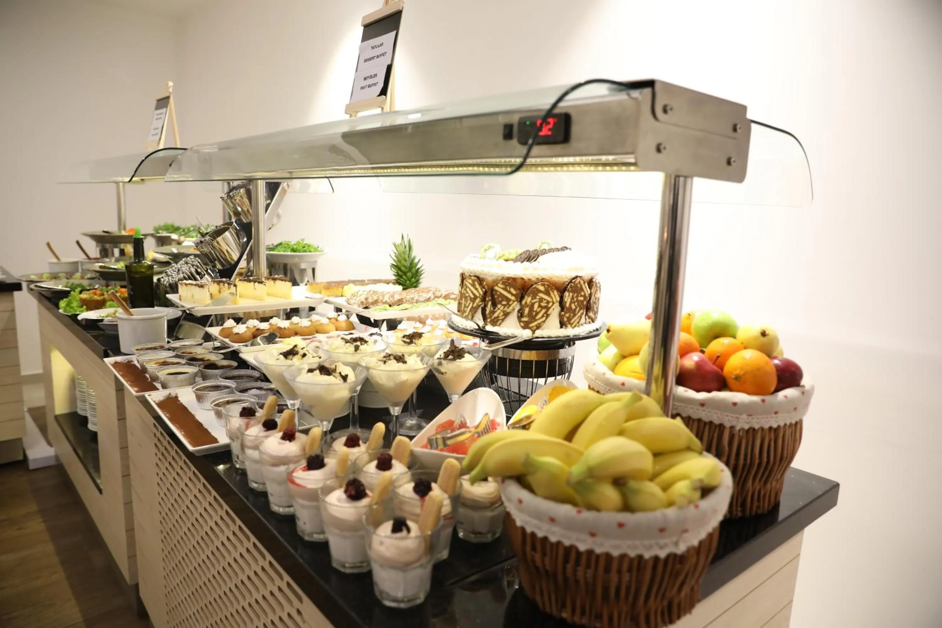 Food and drinks in Hotel Sun