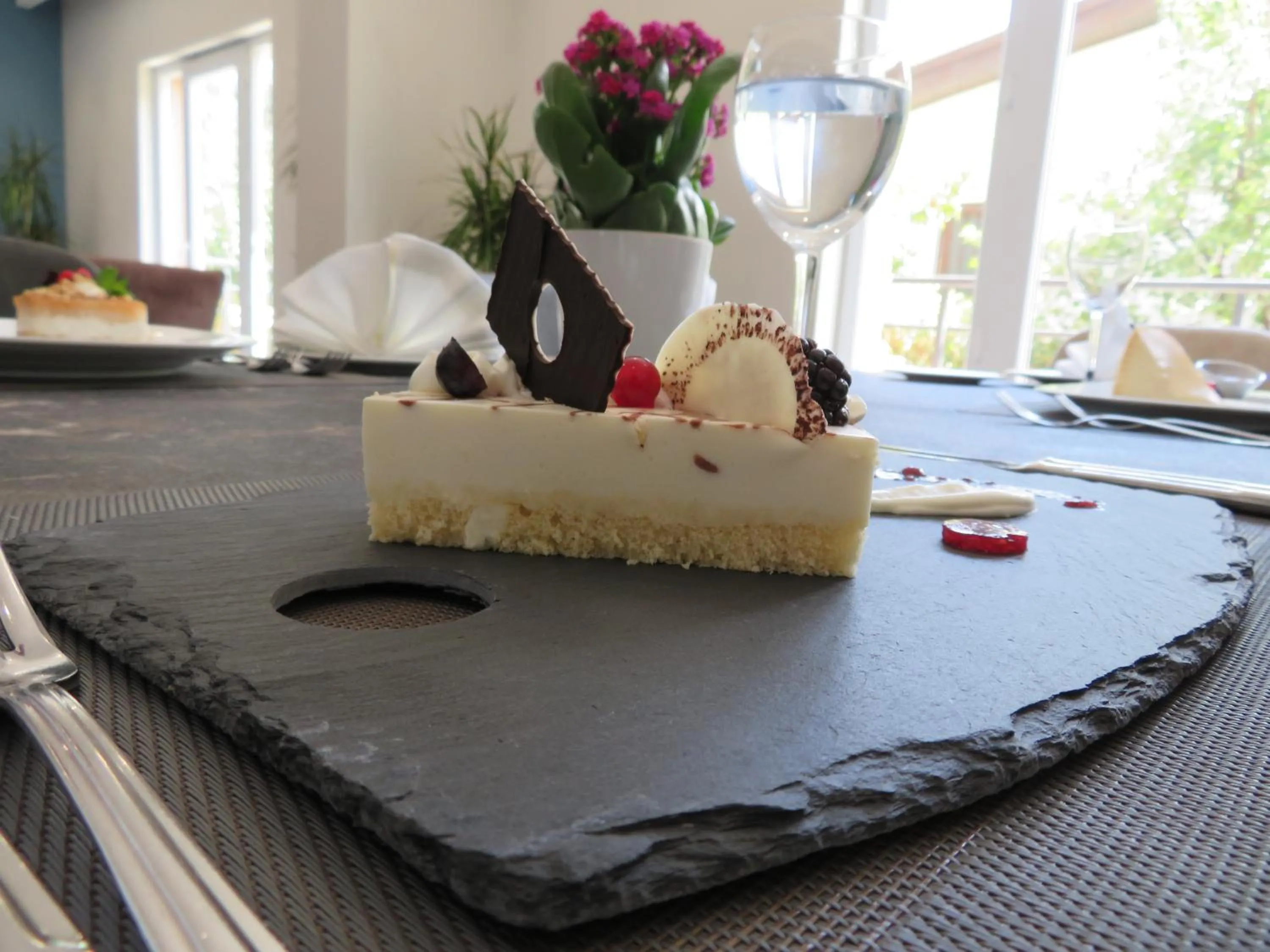 Restaurant/places to eat in Hotel Sun