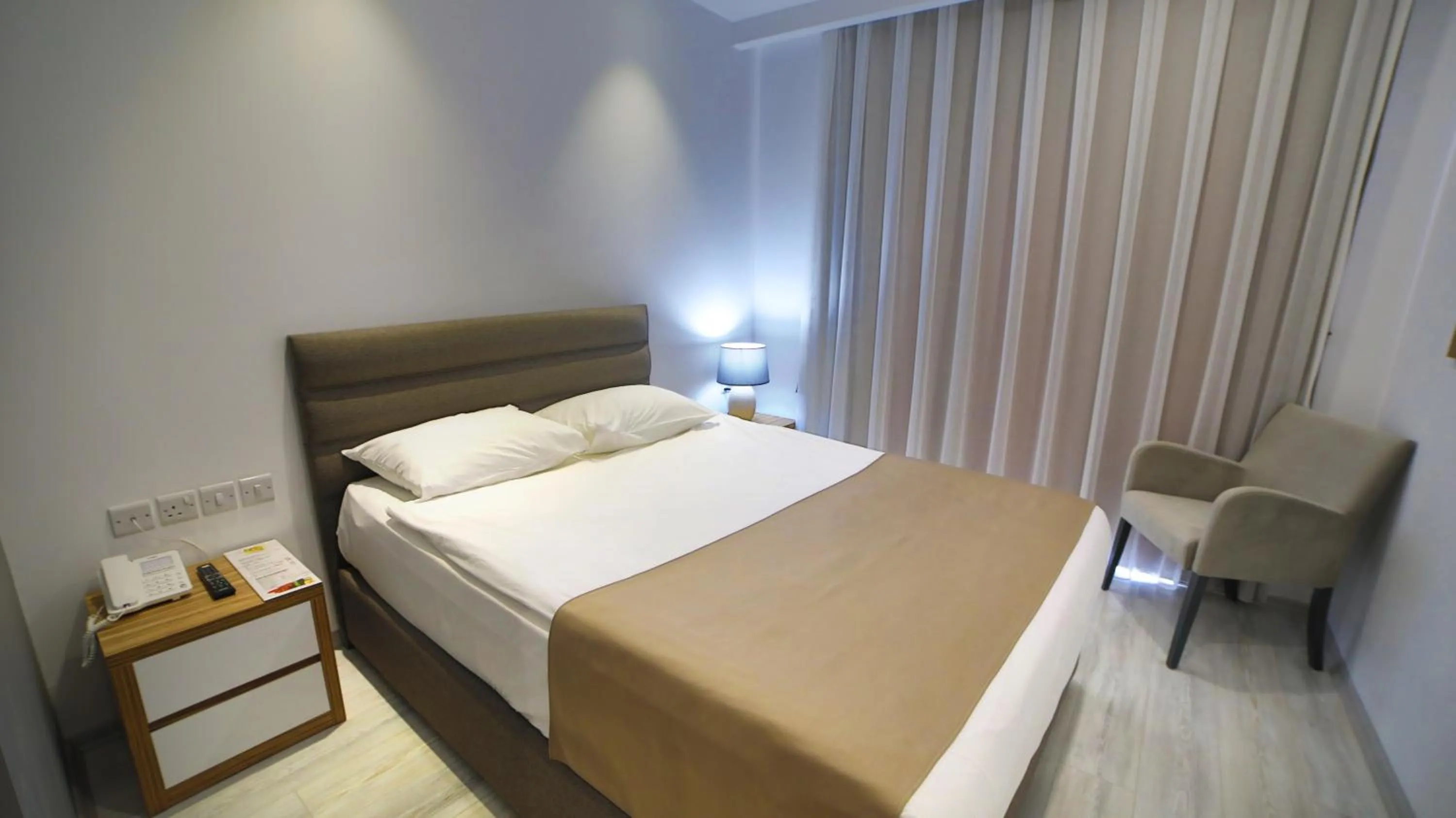 Bedroom in Hotel Sun