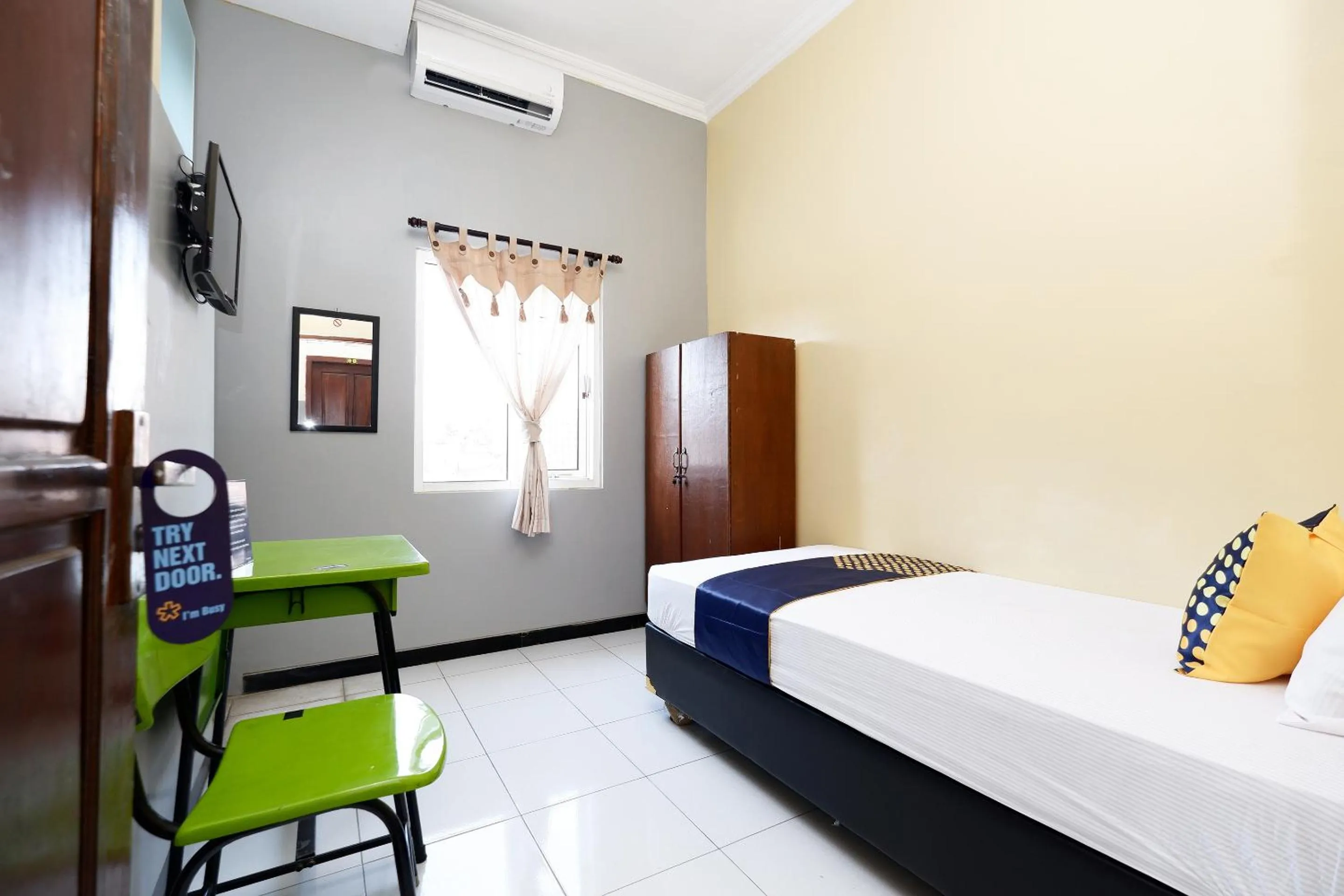 Photo of the whole room, Bed in Hotel O Solo Point Guest House Syariah