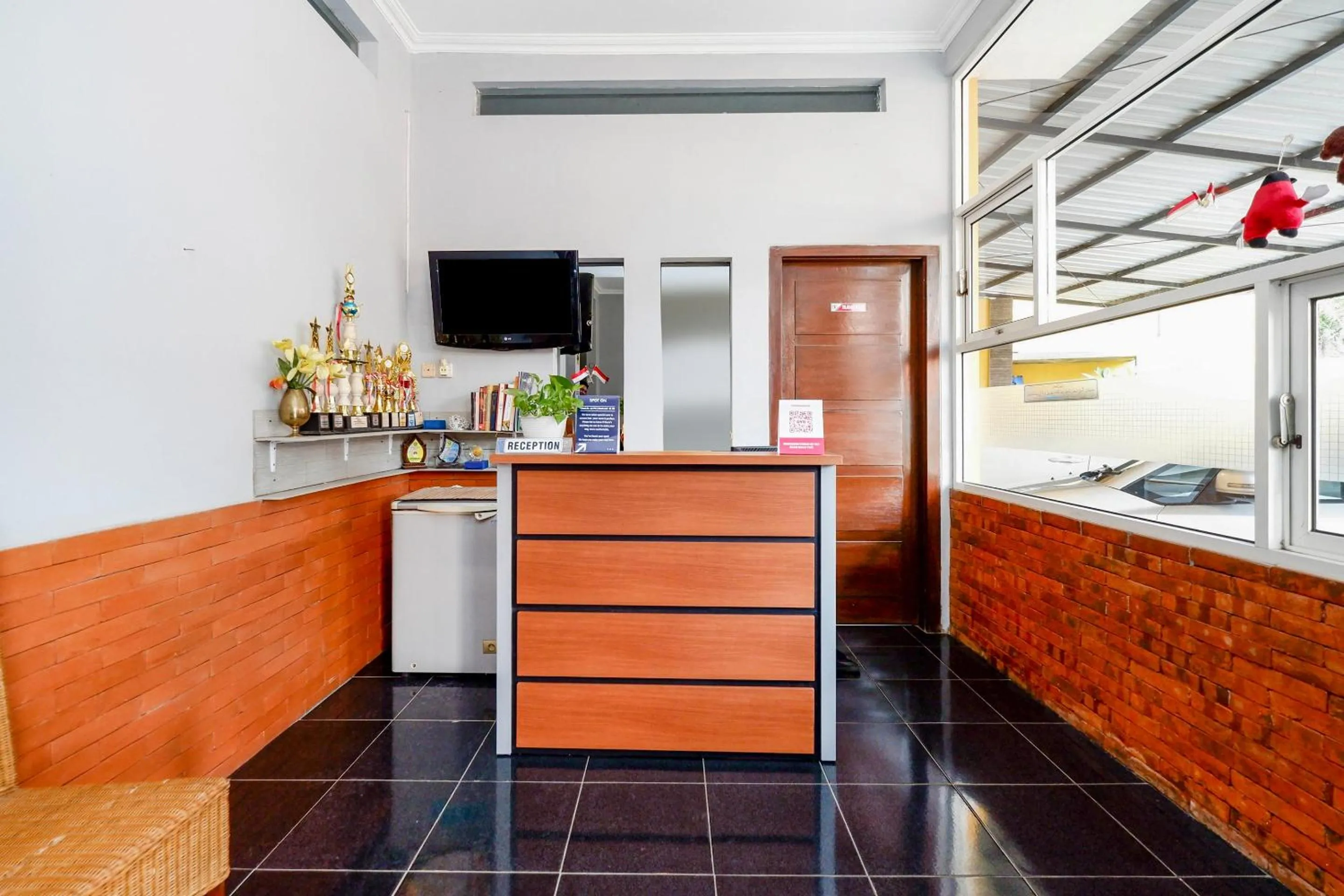 Lobby or reception in Hotel O Solo Point Guest House Syariah