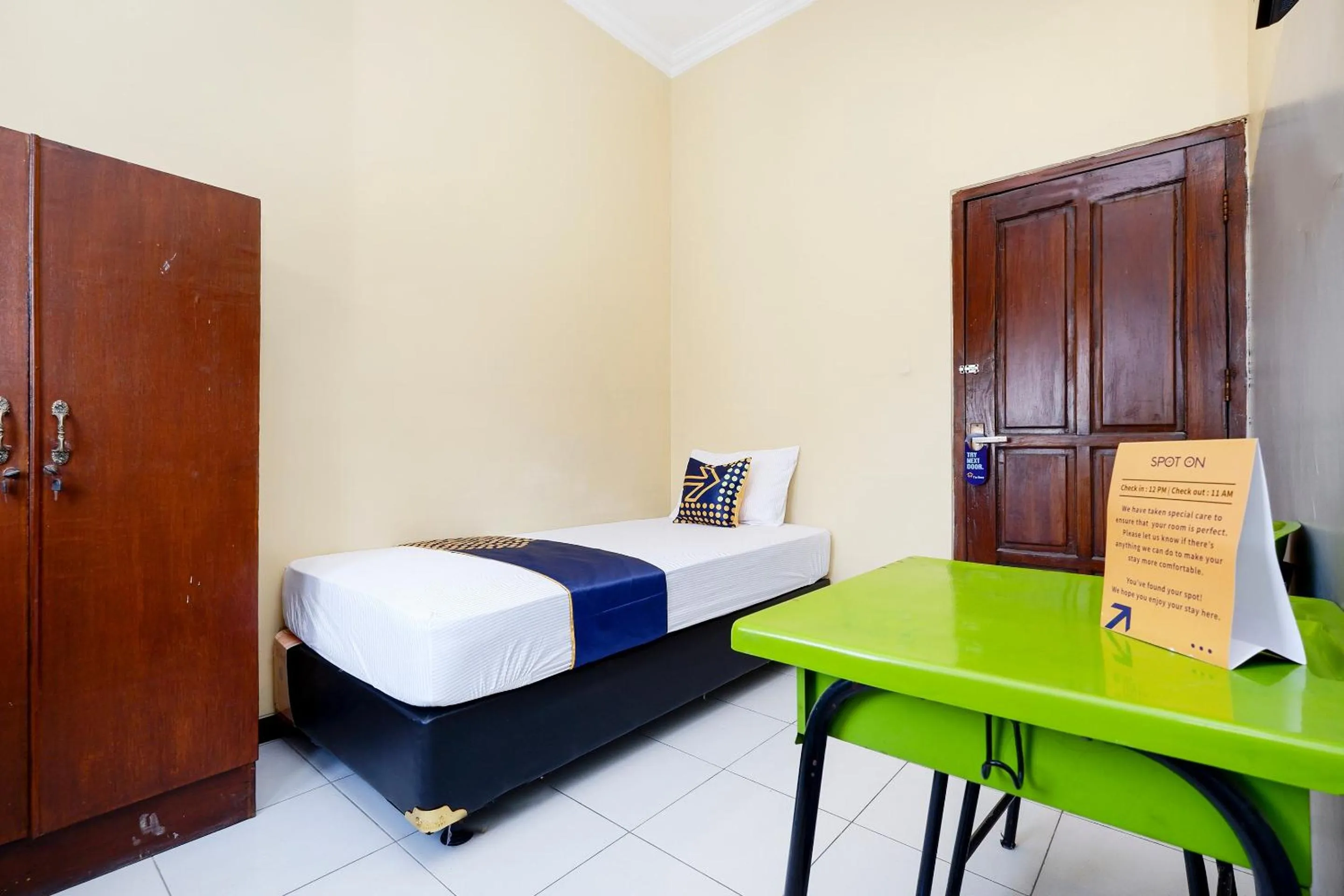Bedroom, Bed in Hotel O Solo Point Guest House Syariah