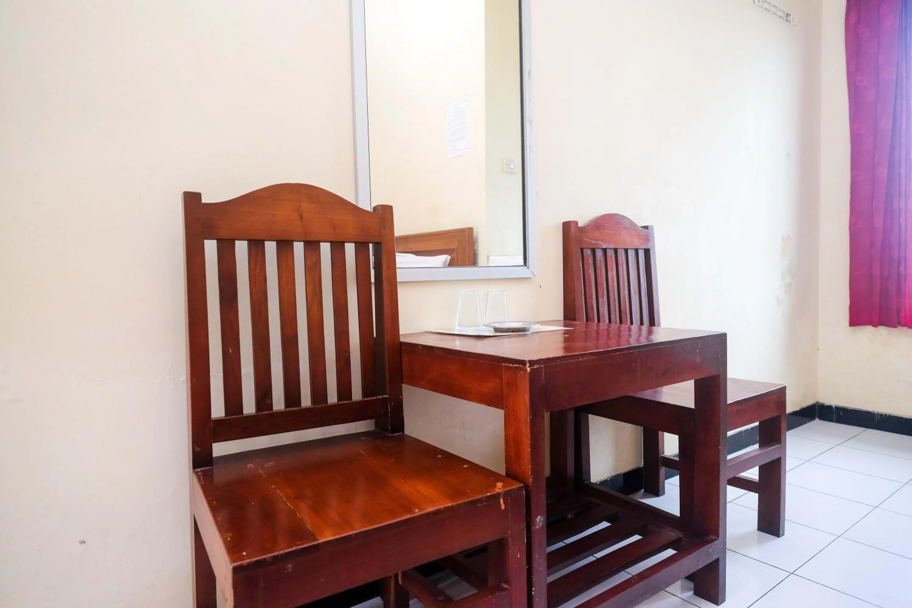 Seating area in RedDoorz near Candi Sukuh Karanganyar