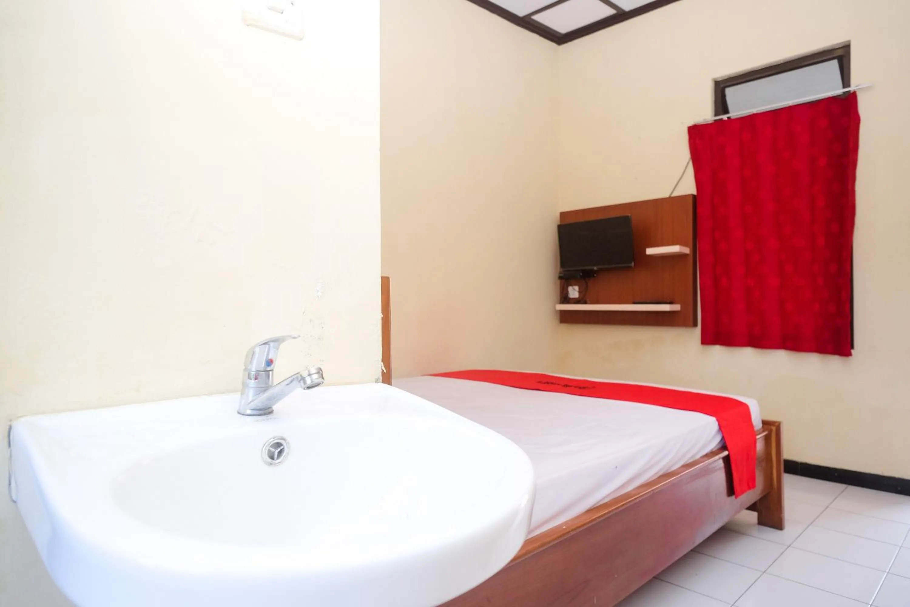 Bed in RedDoorz near Candi Sukuh Karanganyar