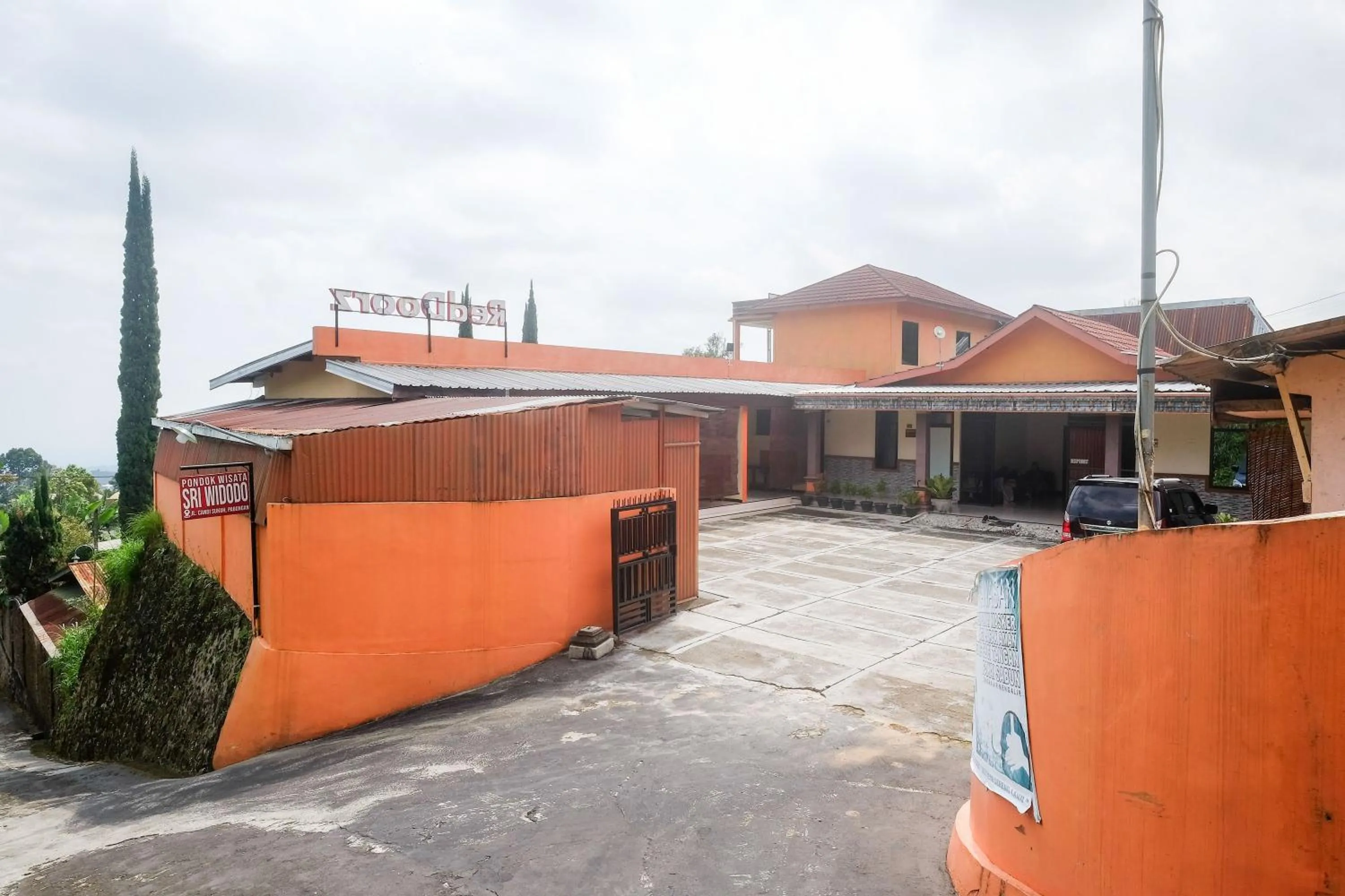 Property building in RedDoorz near Candi Sukuh Karanganyar