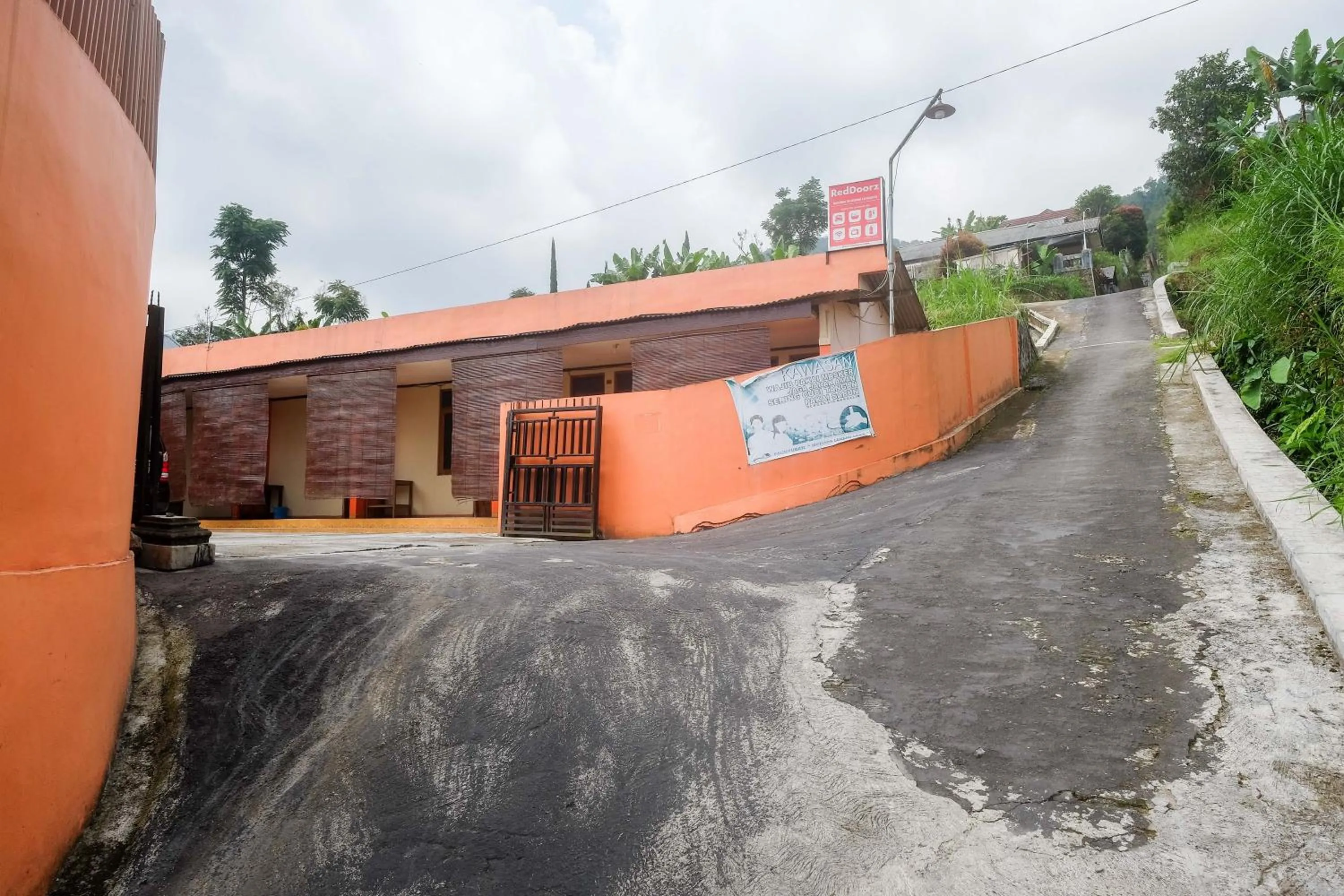 Property building in RedDoorz near Candi Sukuh Karanganyar