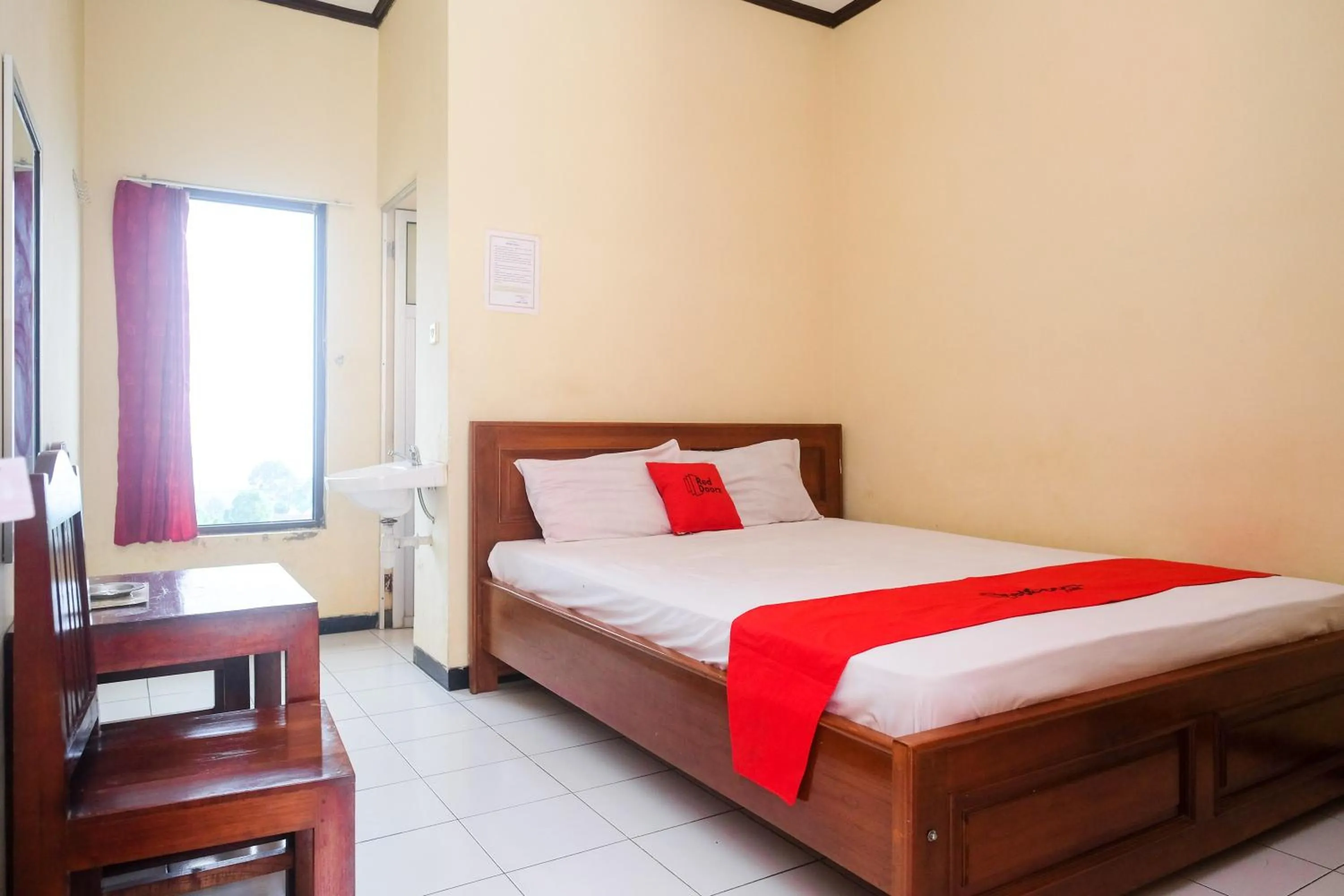 Bed in RedDoorz near Candi Sukuh Karanganyar