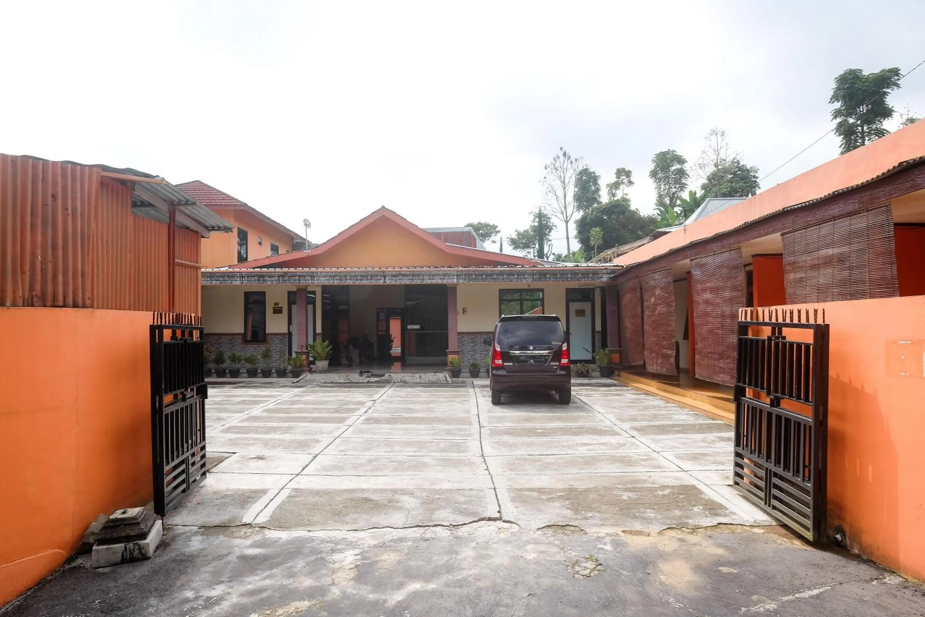Property building in RedDoorz near Candi Sukuh Karanganyar