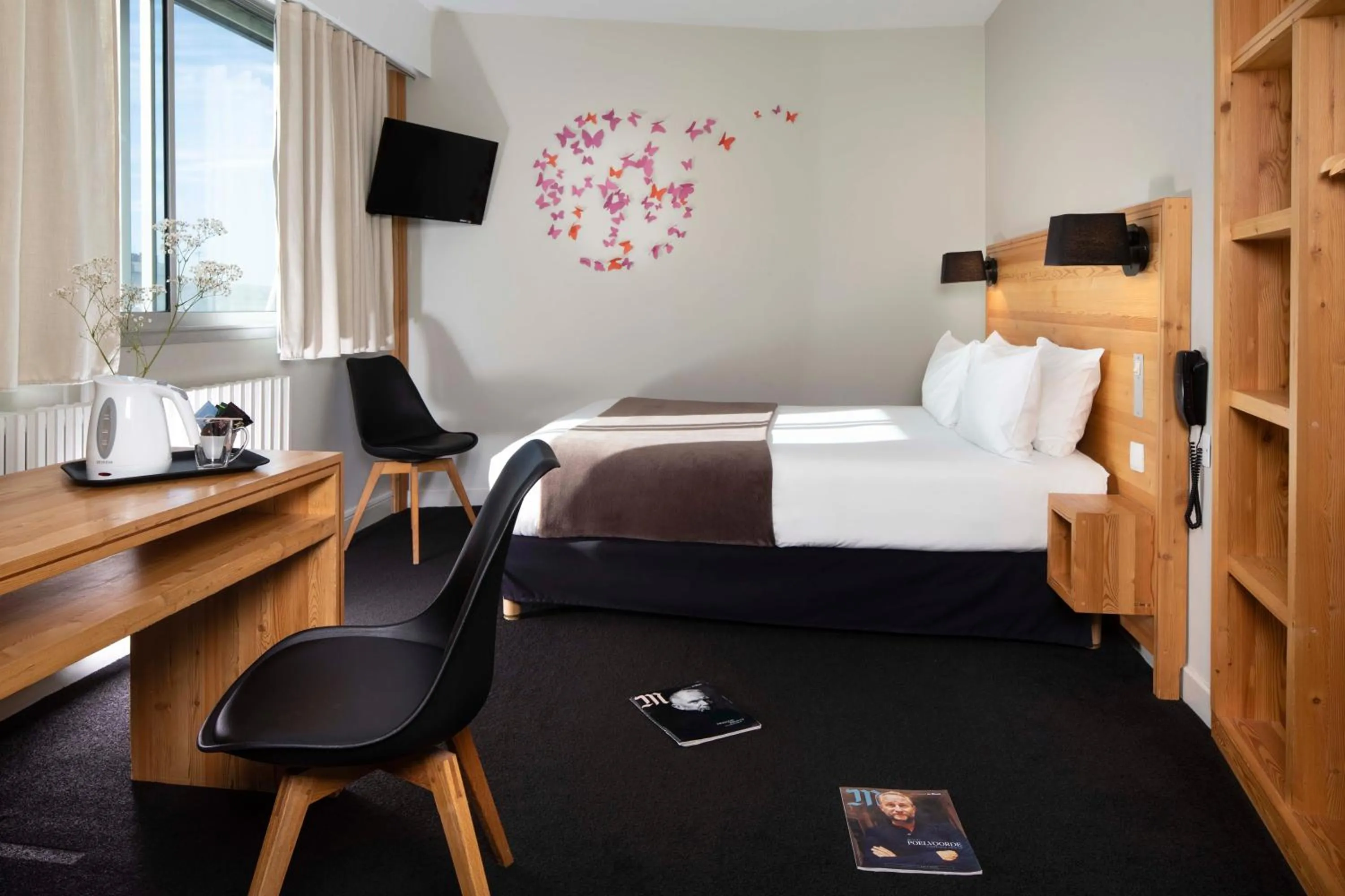 Shower, Bed in Mon Hotel à Gap