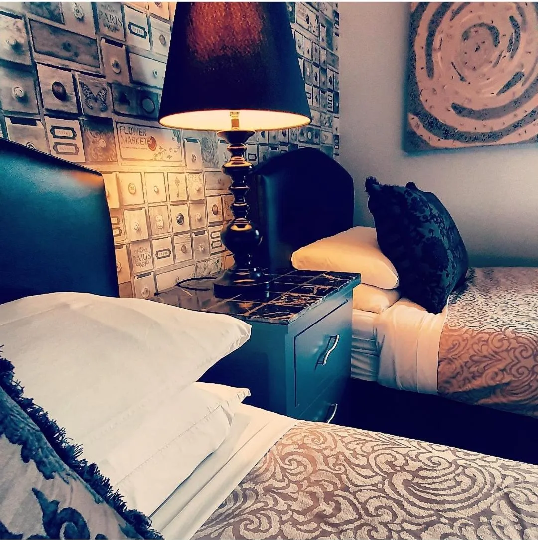 Bedroom, Bed in Church View House F56H977