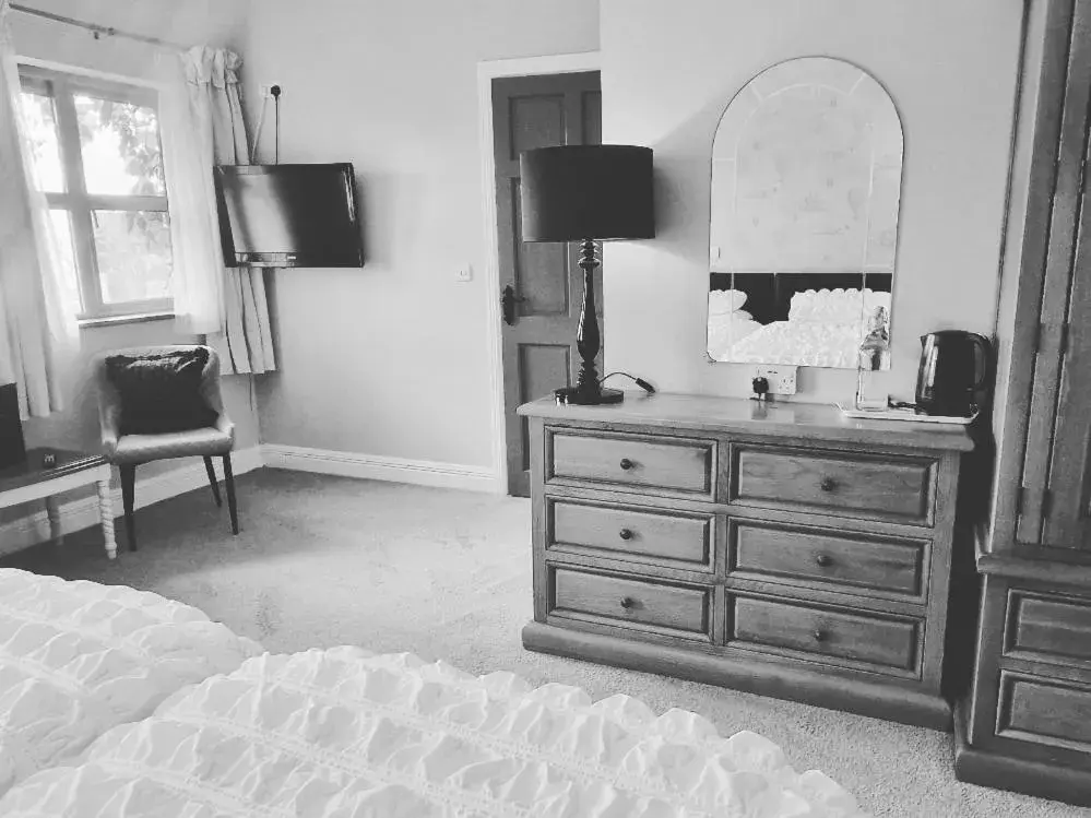 Deluxe Twin Room in Church View House F56H977 Deluxe Twin Room in Church View House F56H977