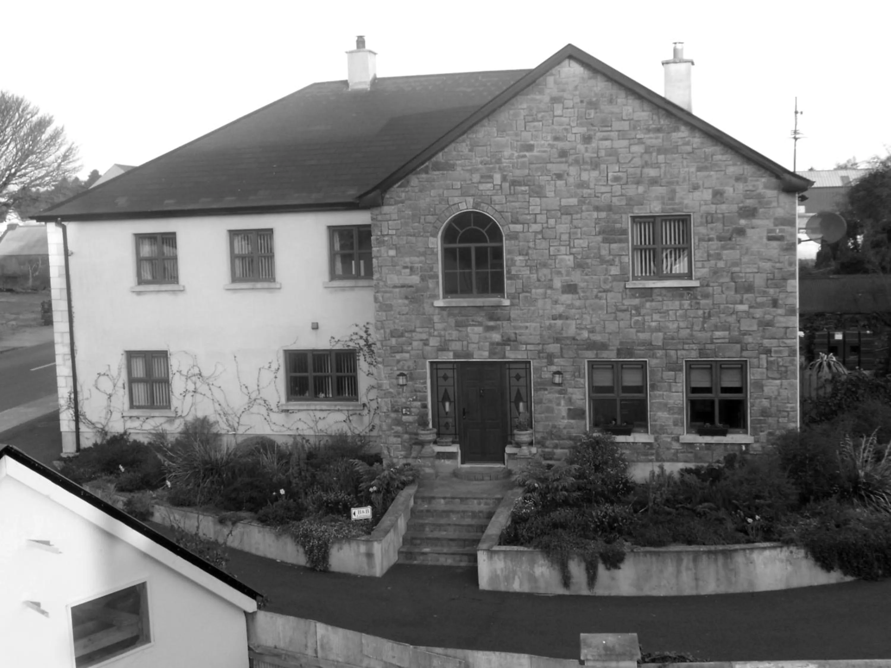 Facade/entrance in Church View House F56H977
