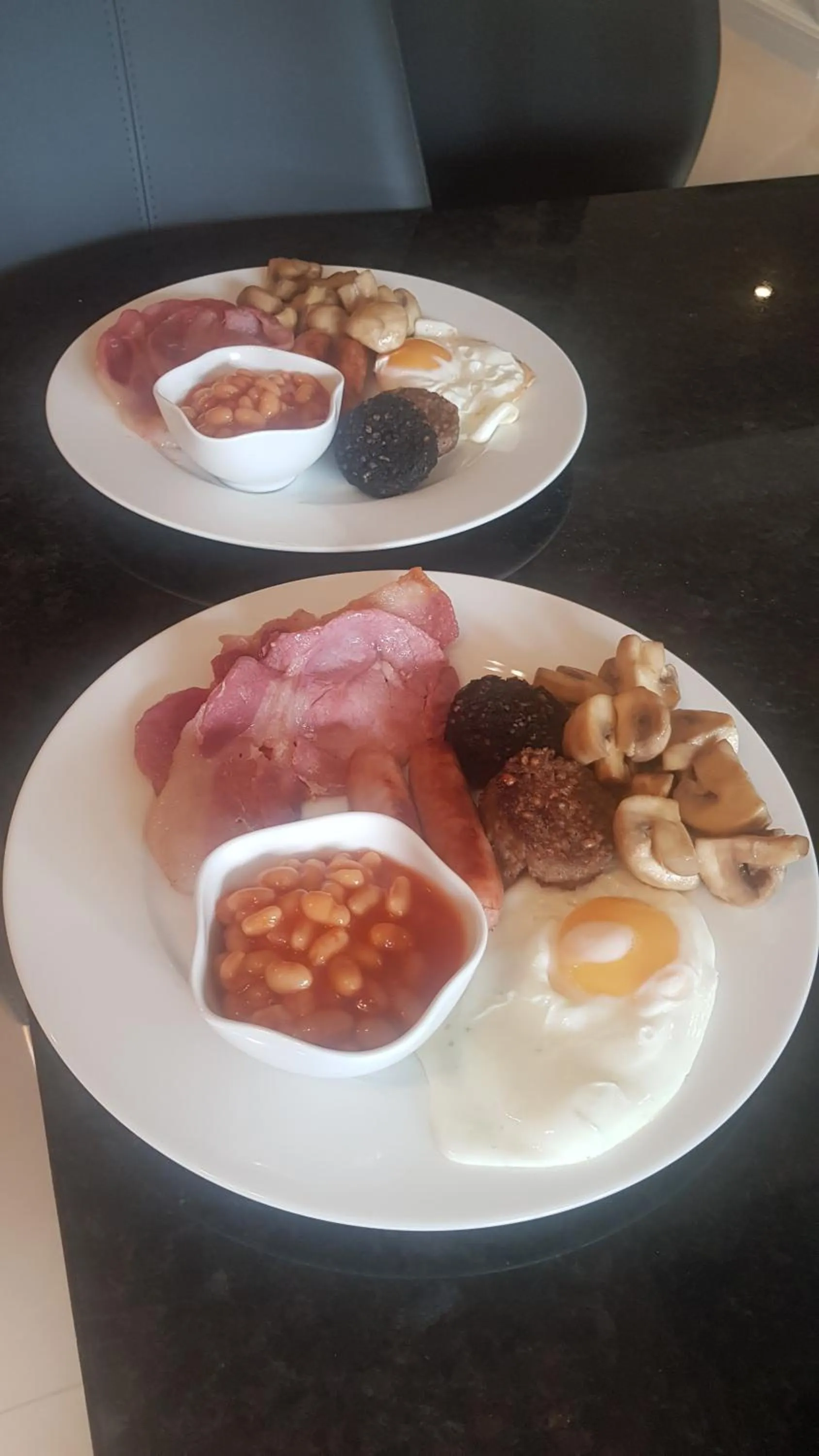 Food and drinks in Church View House F56H977