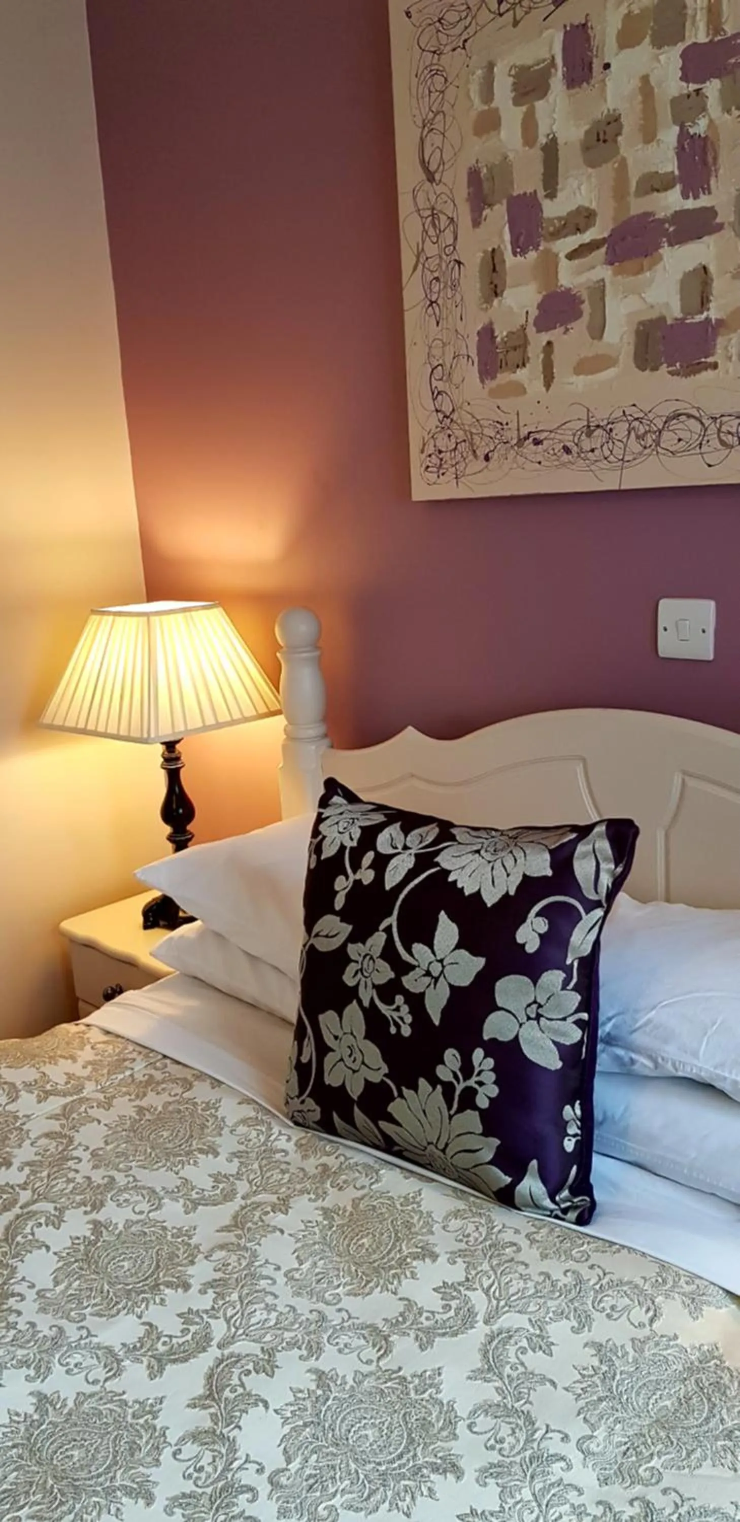 Bed in Church View House F56H977