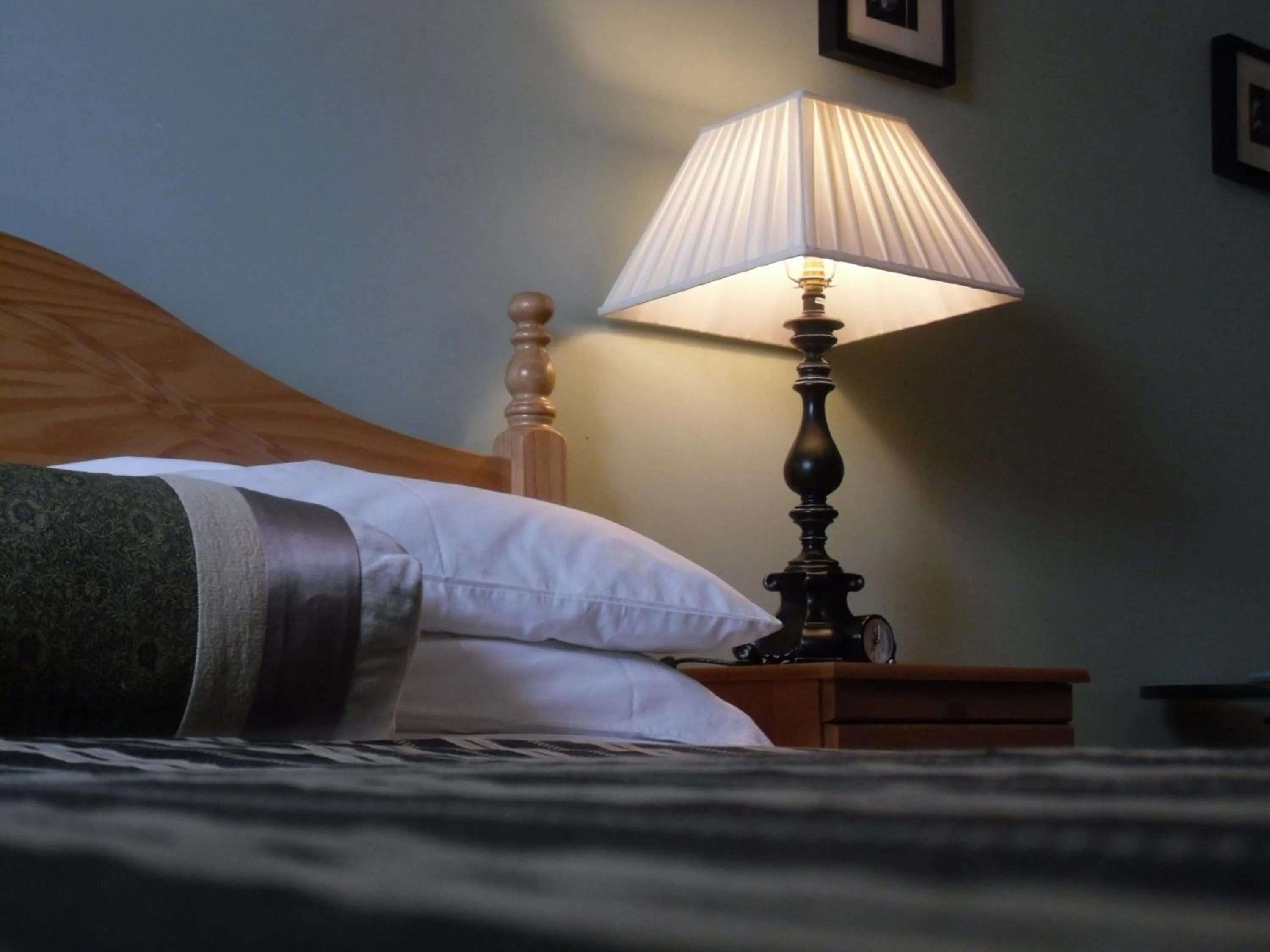 Bed in Church View House F56H977