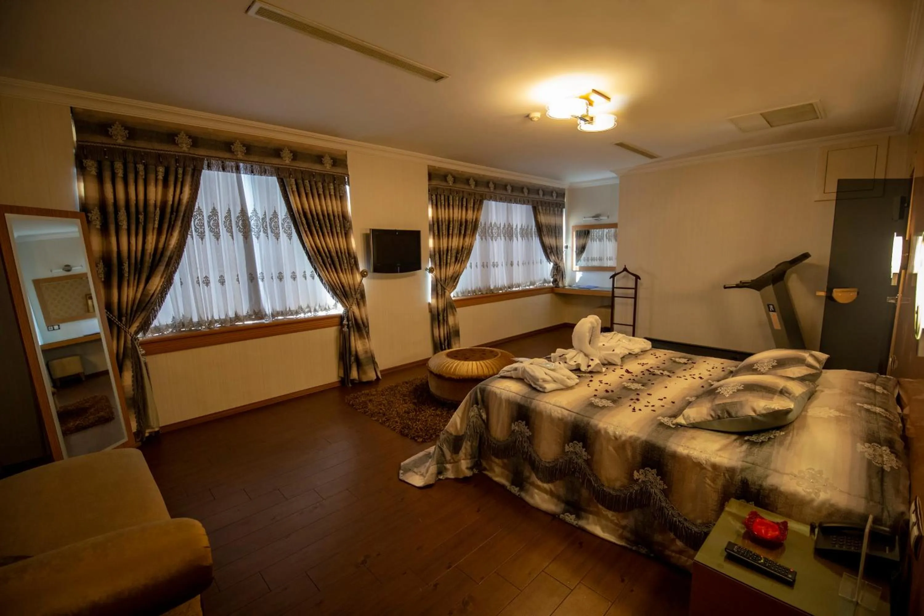 Bed in Gaziantep Plaza Hotel