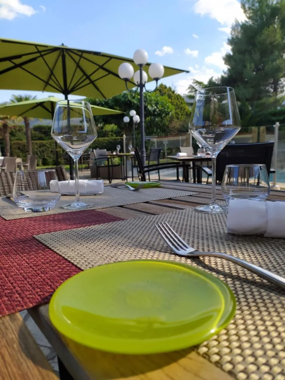 Restaurant/places to eat in Auberge Du Roua