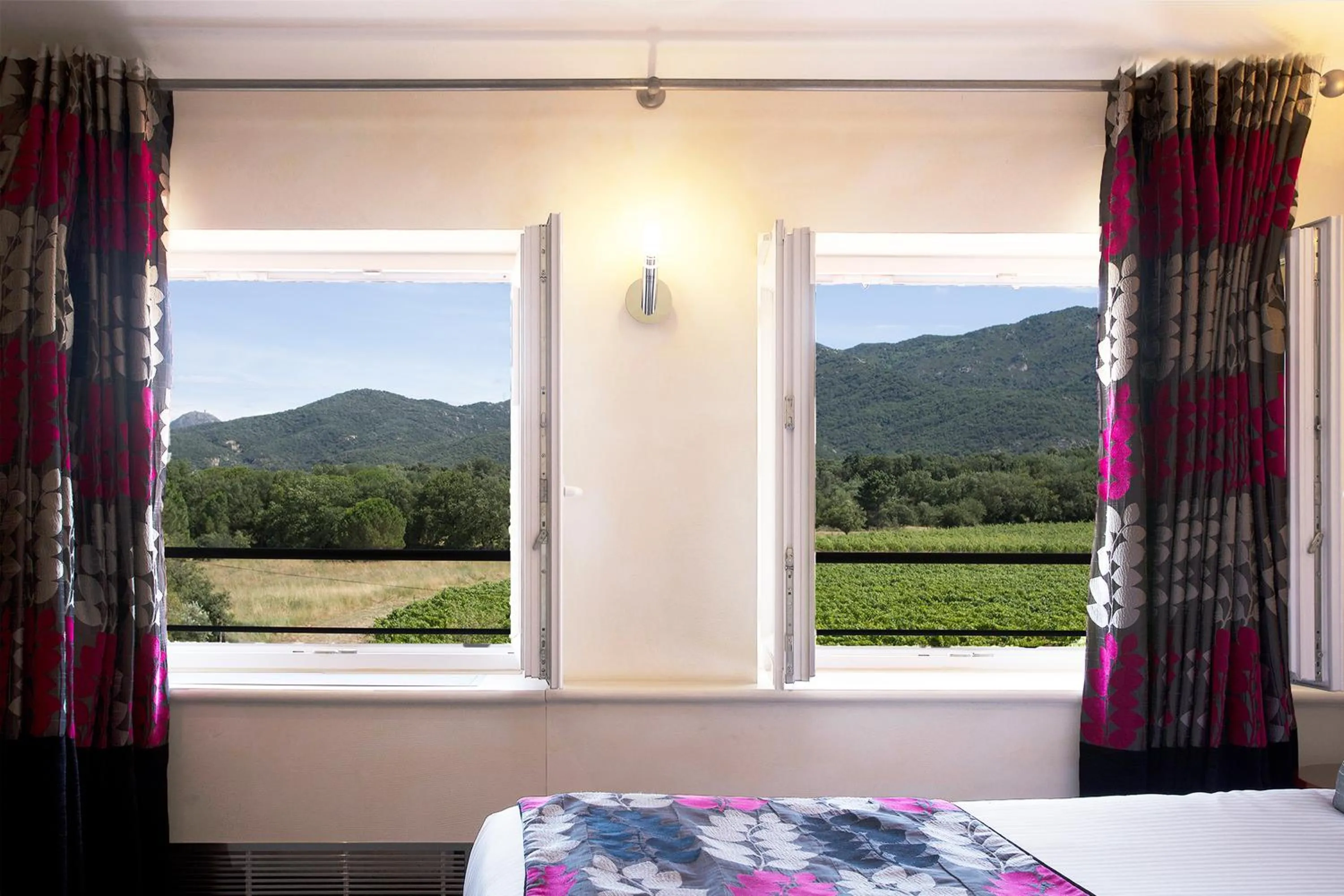 Natural landscape, Bed in Auberge Du Roua