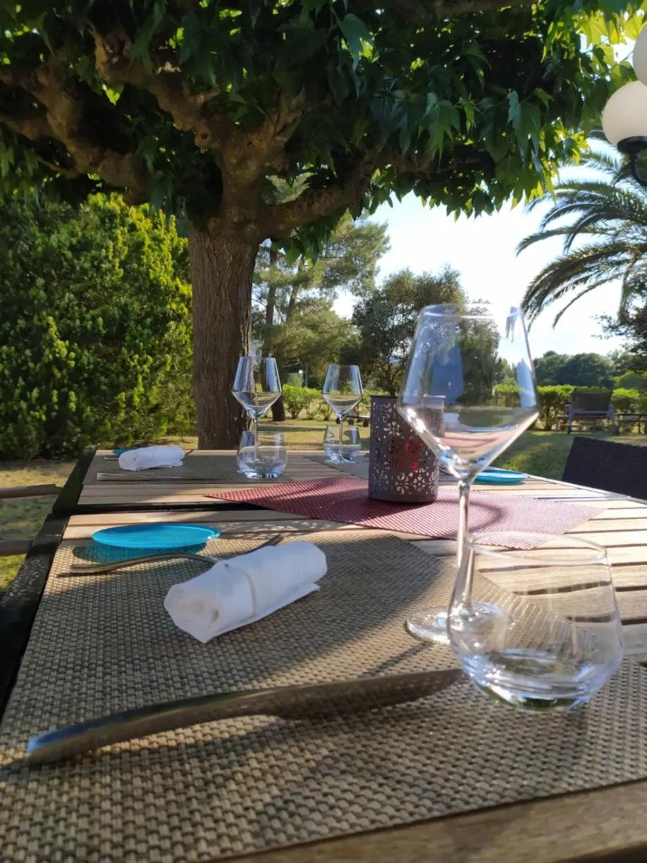 Restaurant/places to eat in Auberge Du Roua