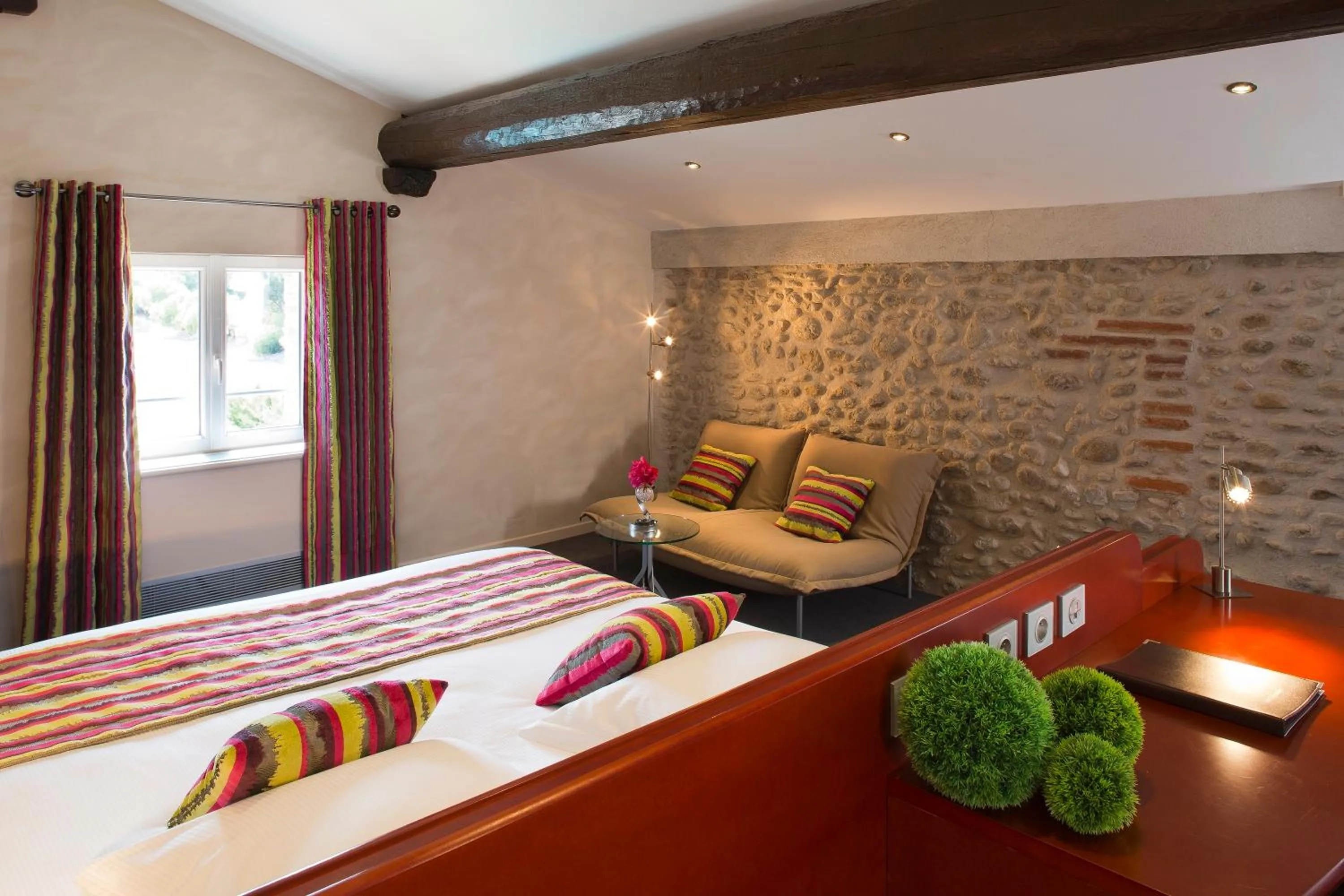 Bedroom, Bed in Auberge Du Roua