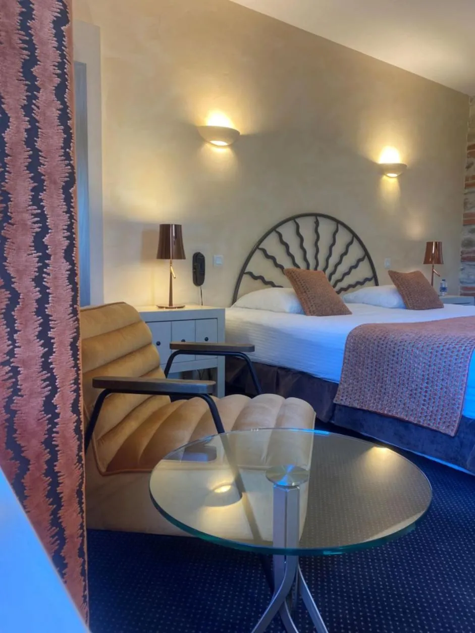 Decorative detail, Bed in Auberge Du Roua