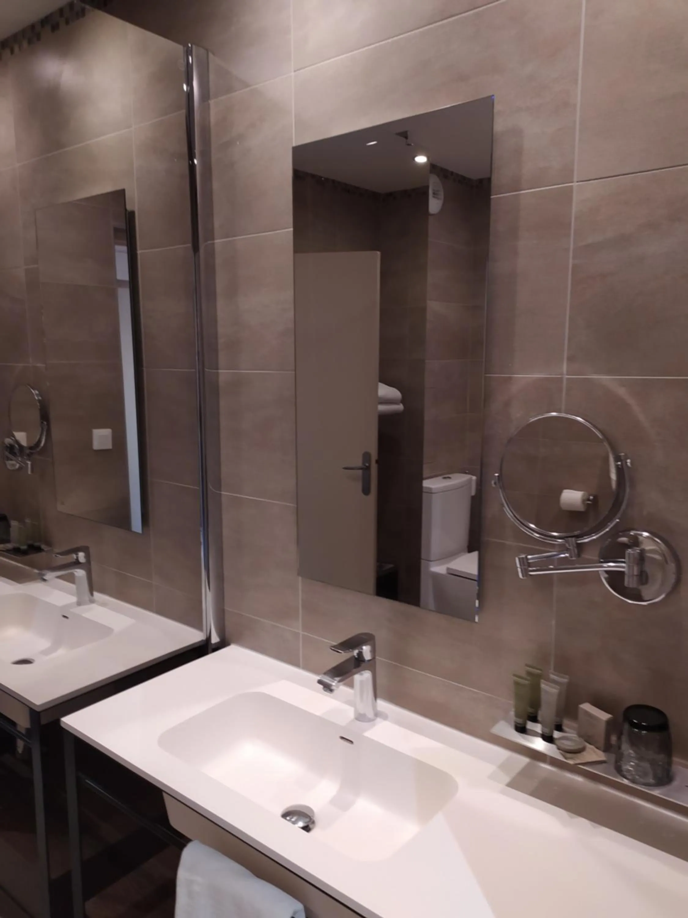 Bathroom in Auberge Du Roua