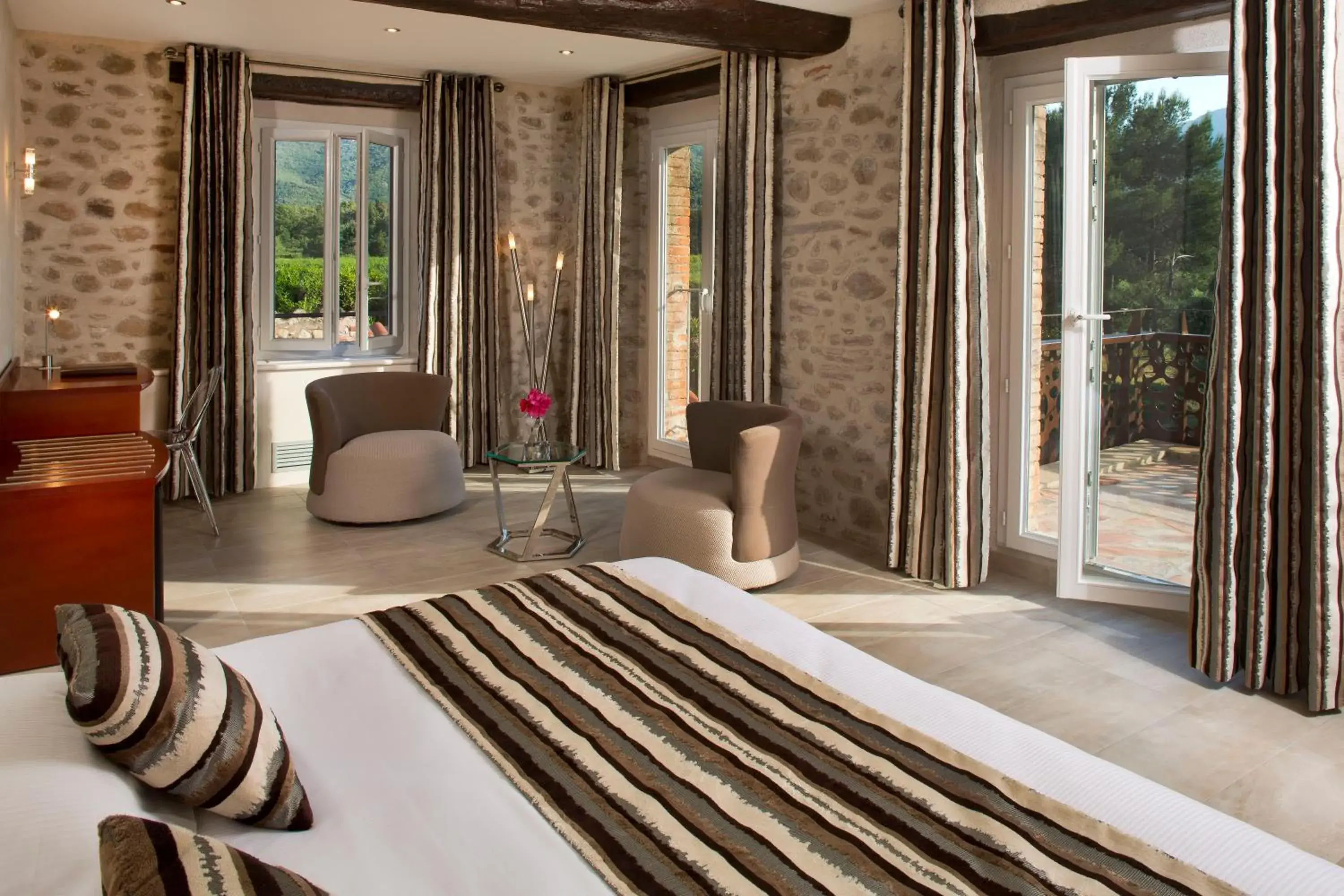 Deluxe Double Room with Balcony in Auberge Du Roua Deluxe Double Room with Balcony in Auberge Du Roua