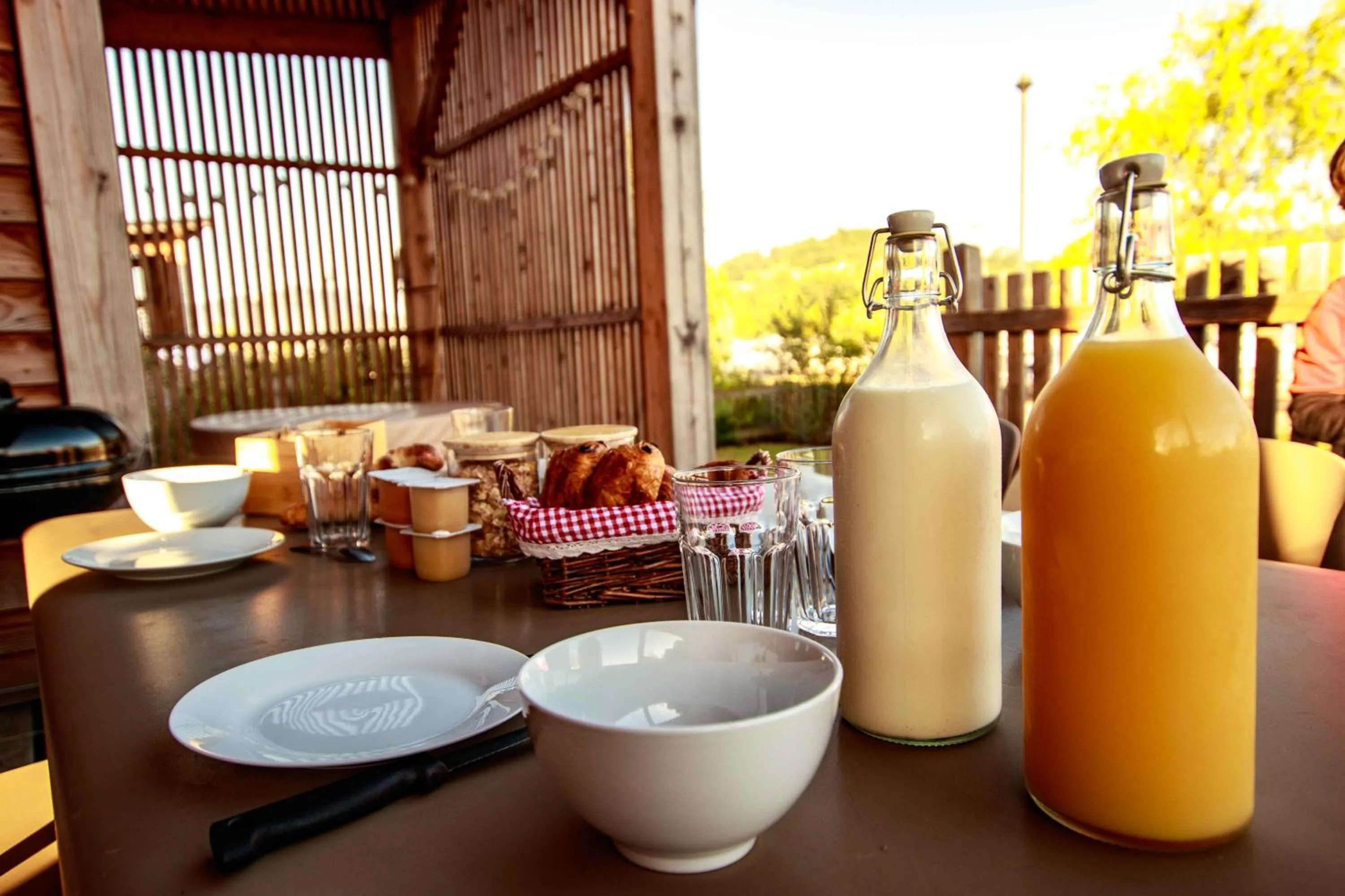 Breakfast in Les Lodges de la ViaRhôna / cabane-spa