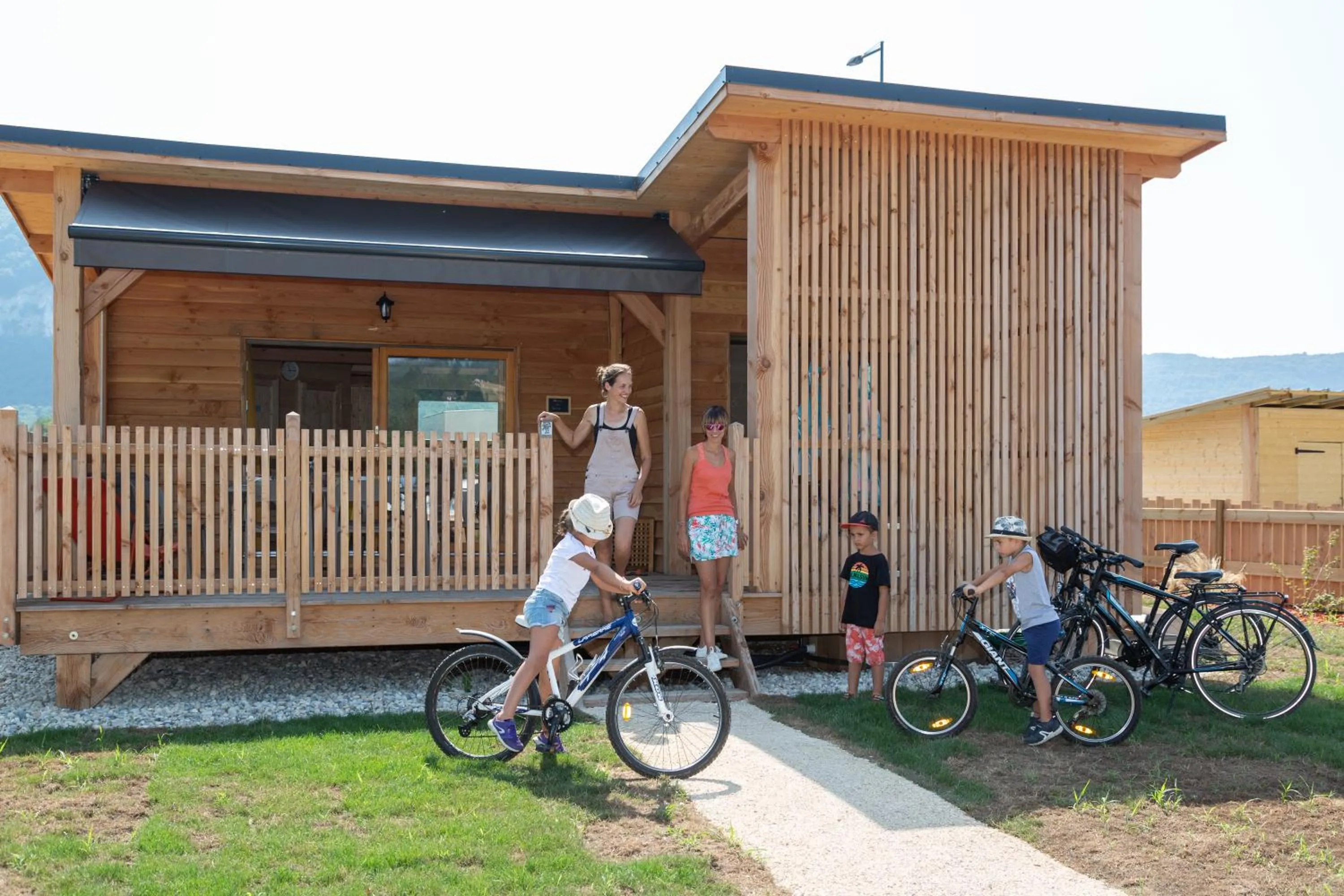 Patio in Les Lodges de la ViaRhôna / cabane-spa