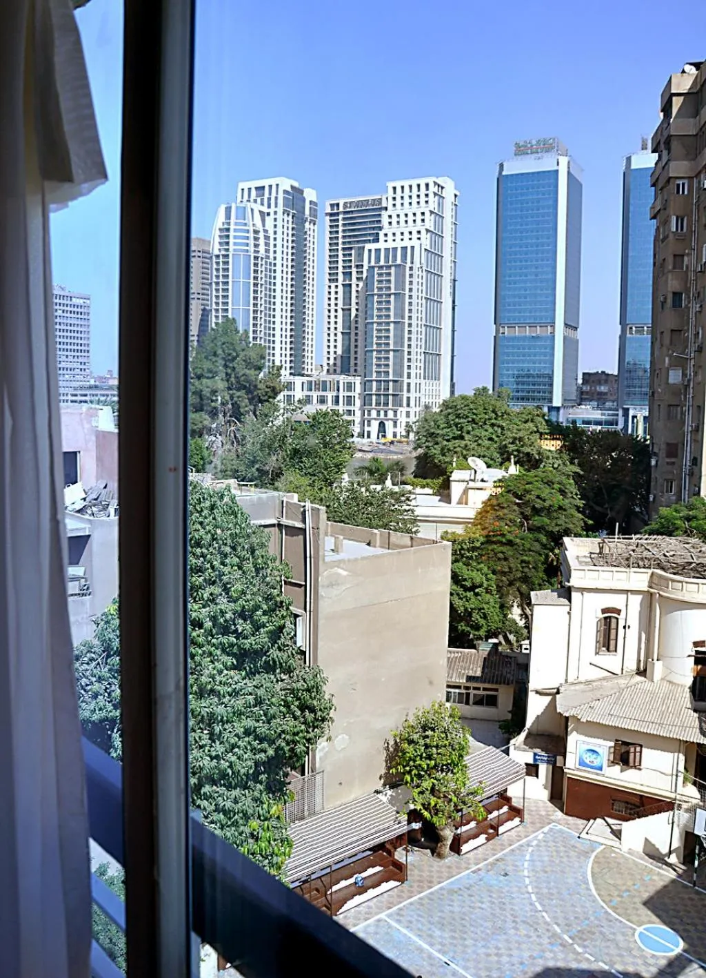 Quiet street view in New Star Zamalek Hotel