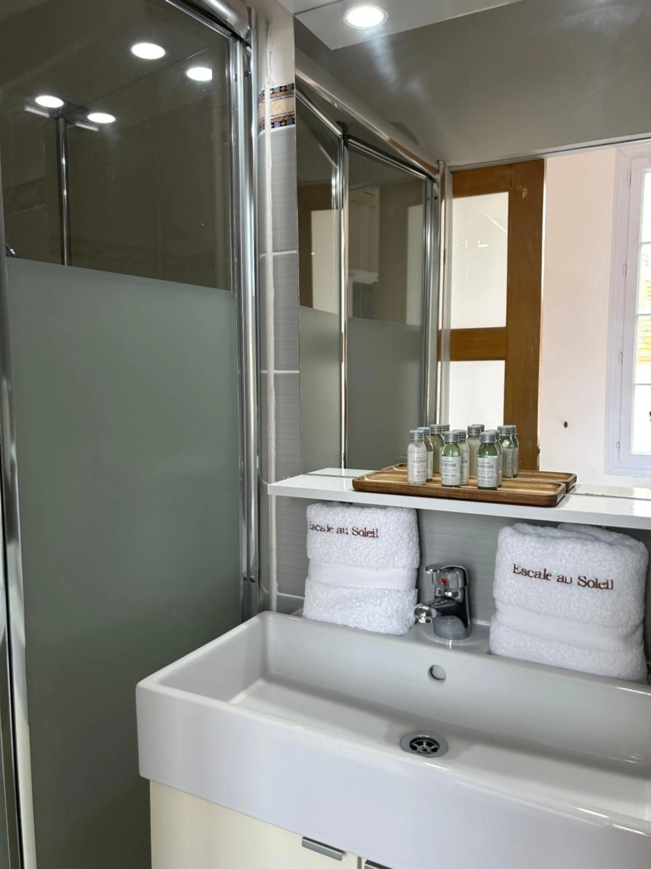 Bathroom in Hôtel L'Escale Au Soleil