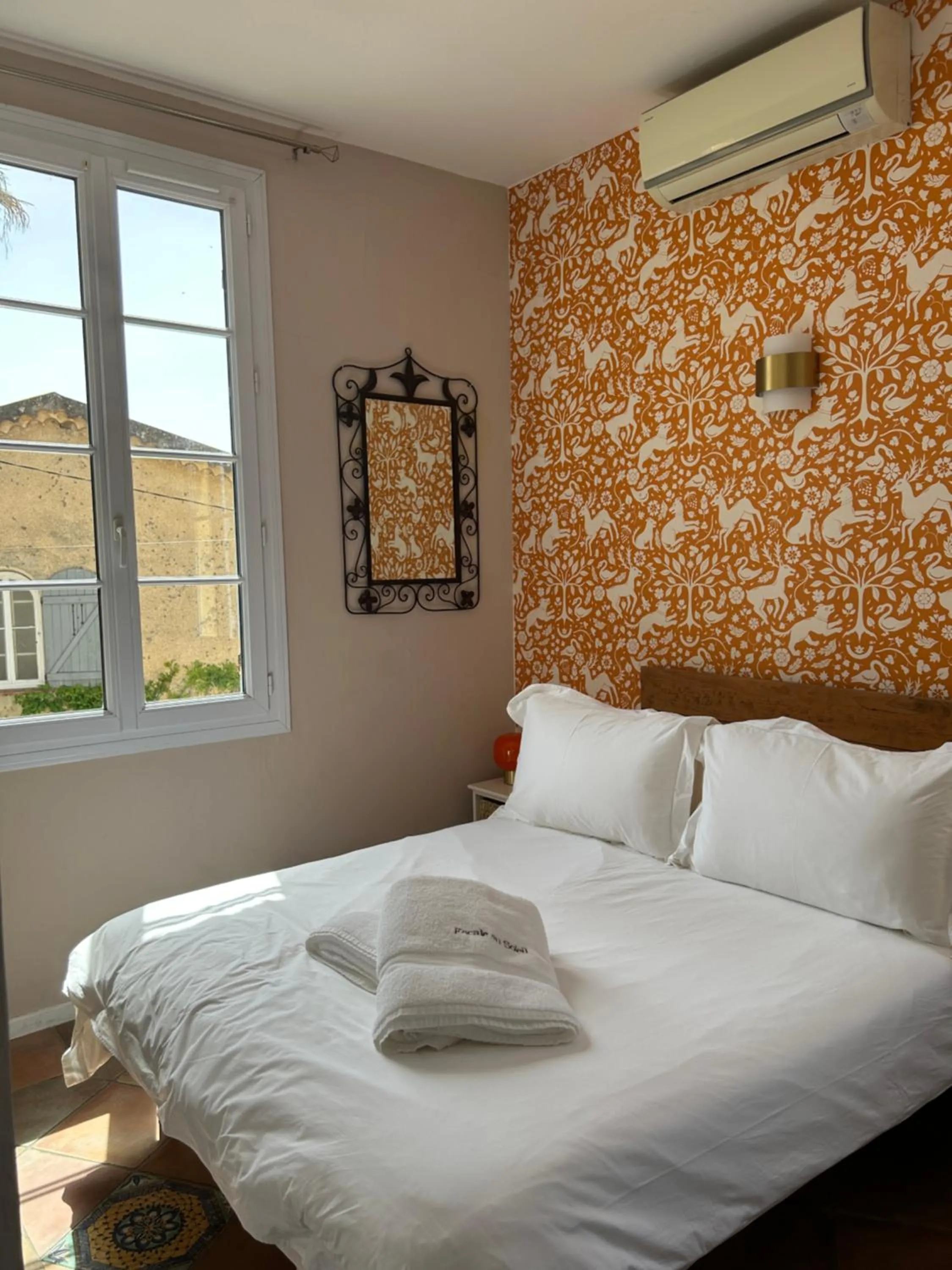 Bed in Hôtel L'Escale Au Soleil