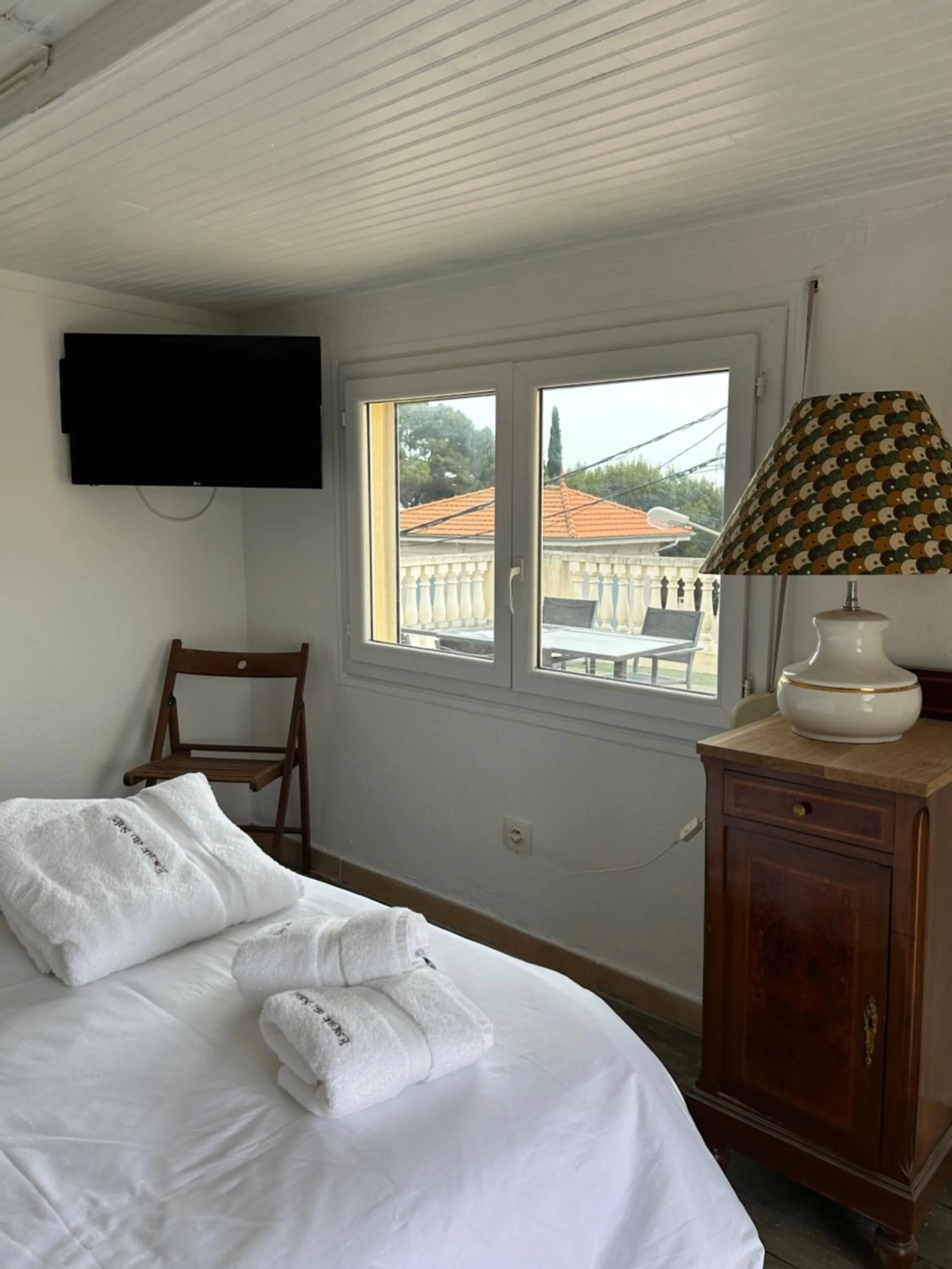 Bed in Hôtel L'Escale Au Soleil