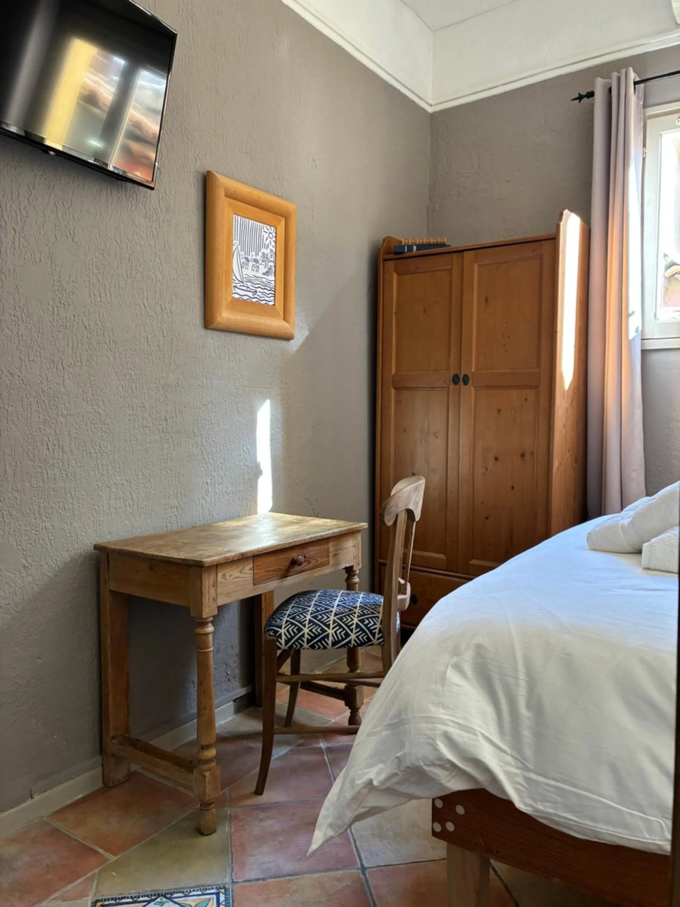 TV and multimedia, Bed in Hôtel L'Escale Au Soleil