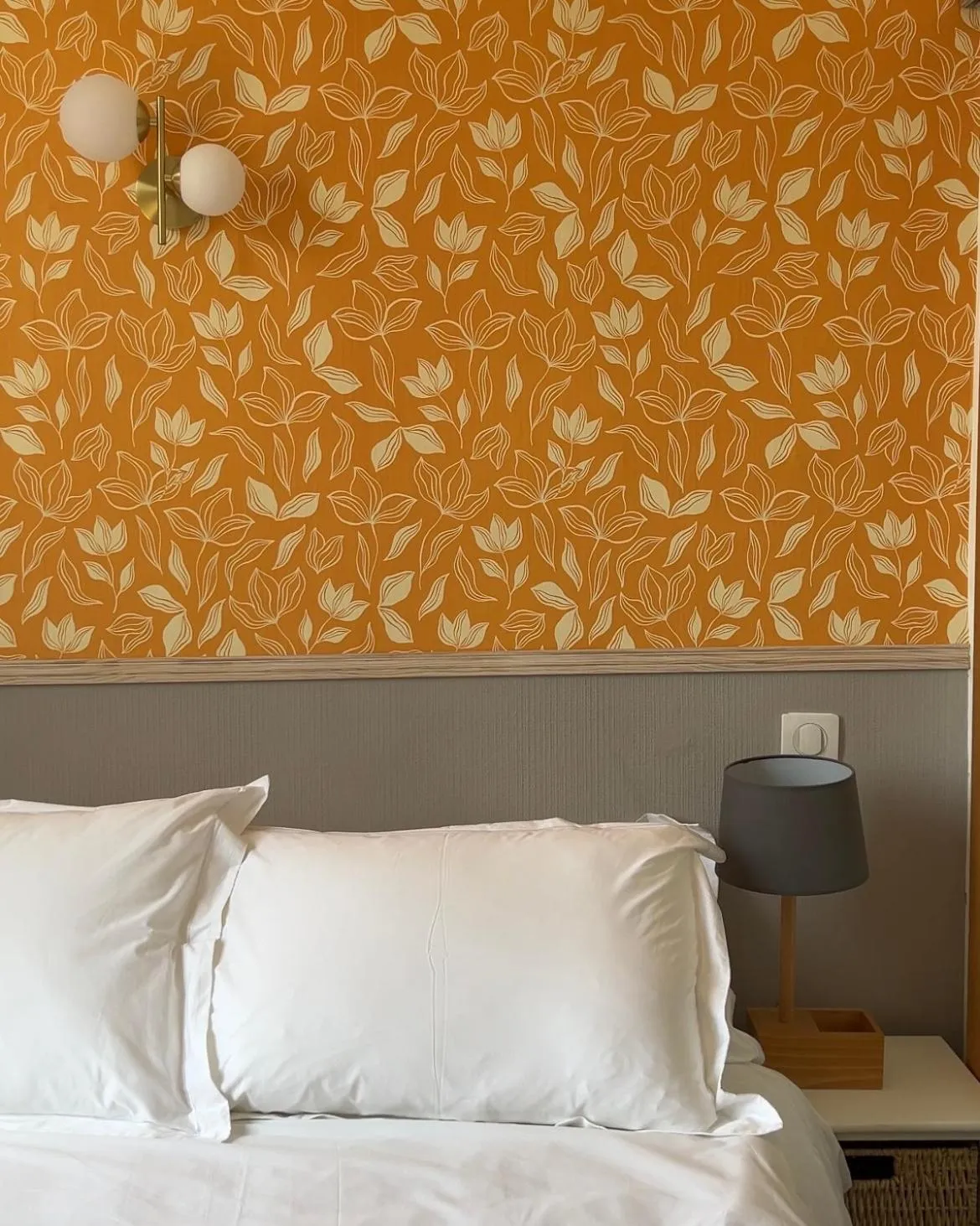 Bed in Hôtel L'Escale Au Soleil