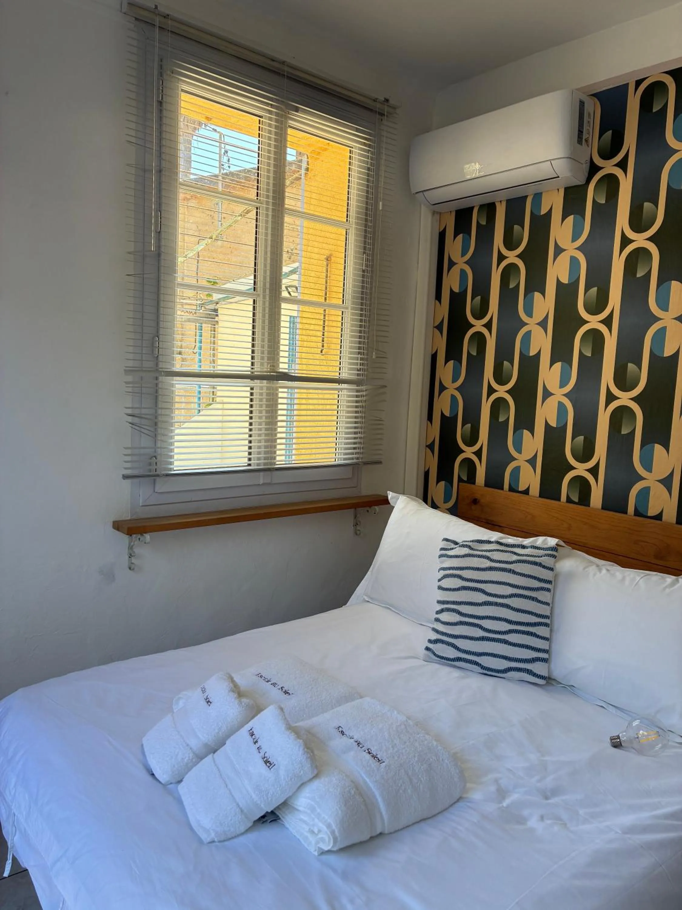 Bed in Hôtel L'Escale Au Soleil