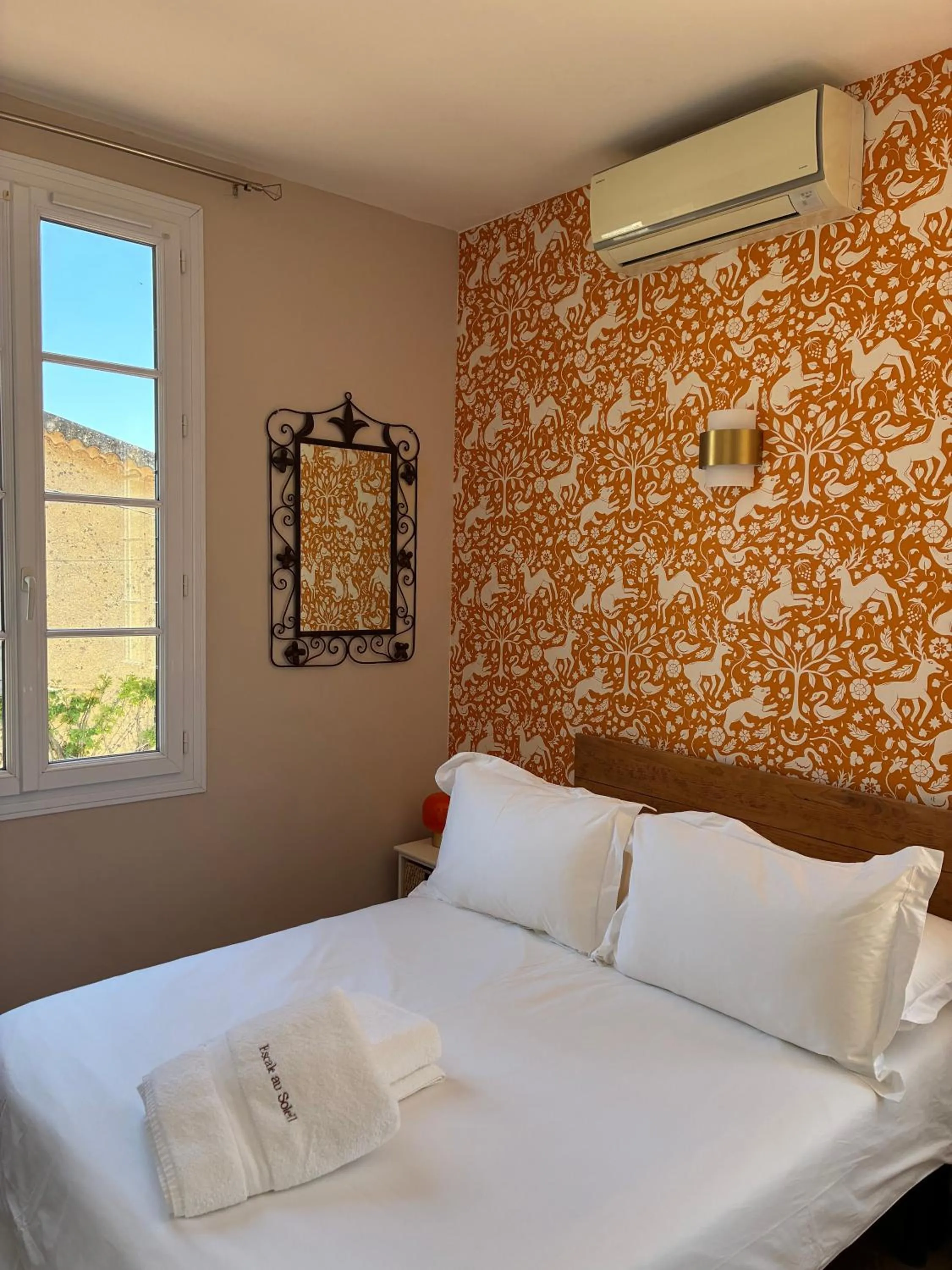 Bed in Hôtel L'Escale Au Soleil