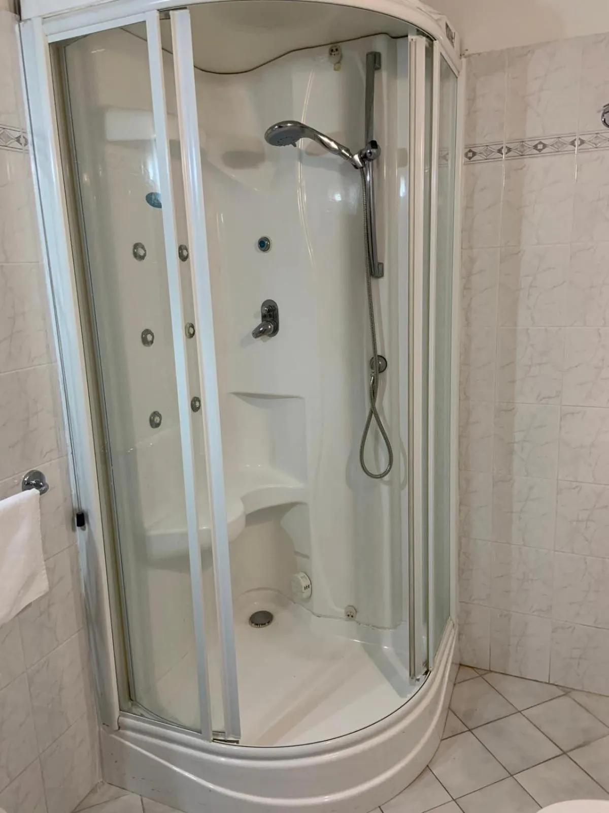 Shower in Hotel Lungomare