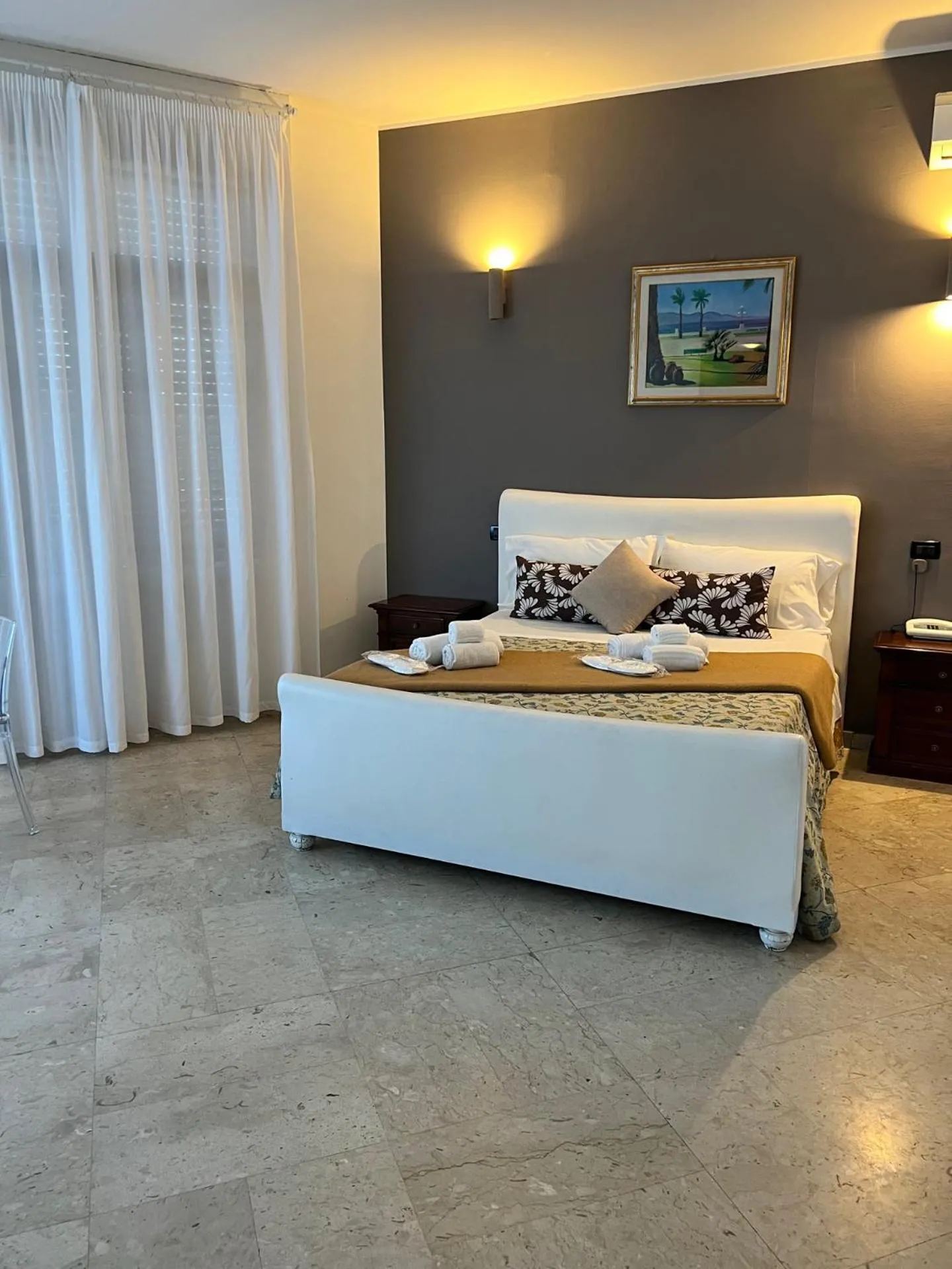 Bedroom, Bed in Hotel Lungomare