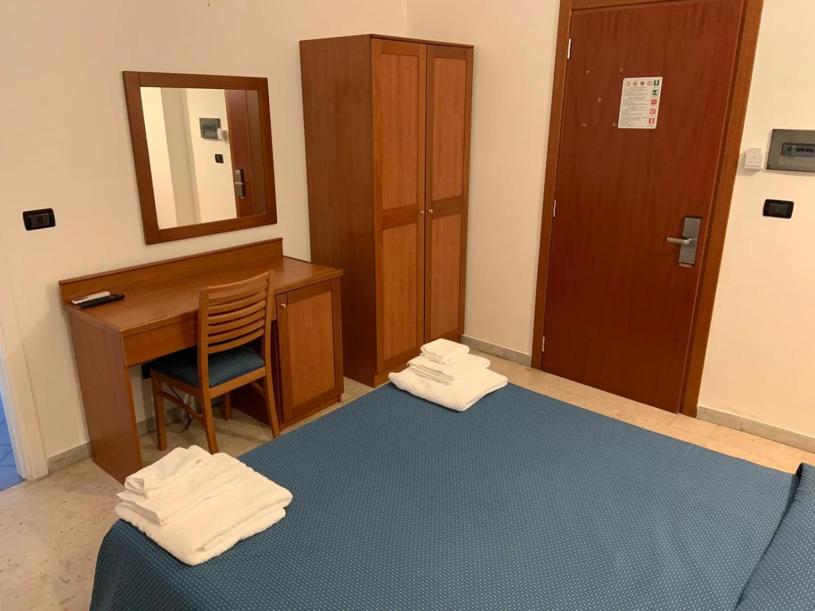 Bedroom, Bed in Hotel Lungomare