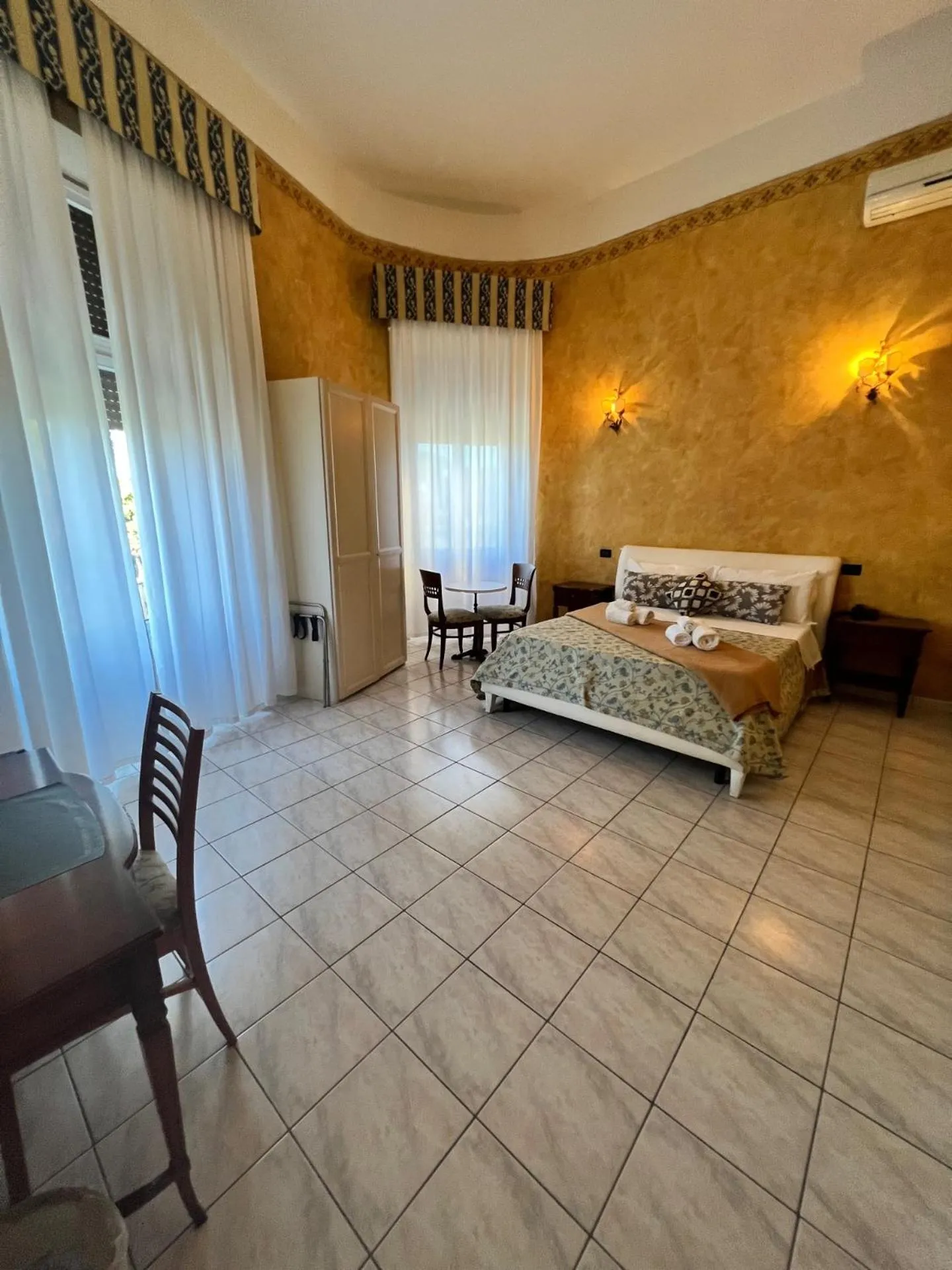 Bedroom, Bed in Hotel Lungomare